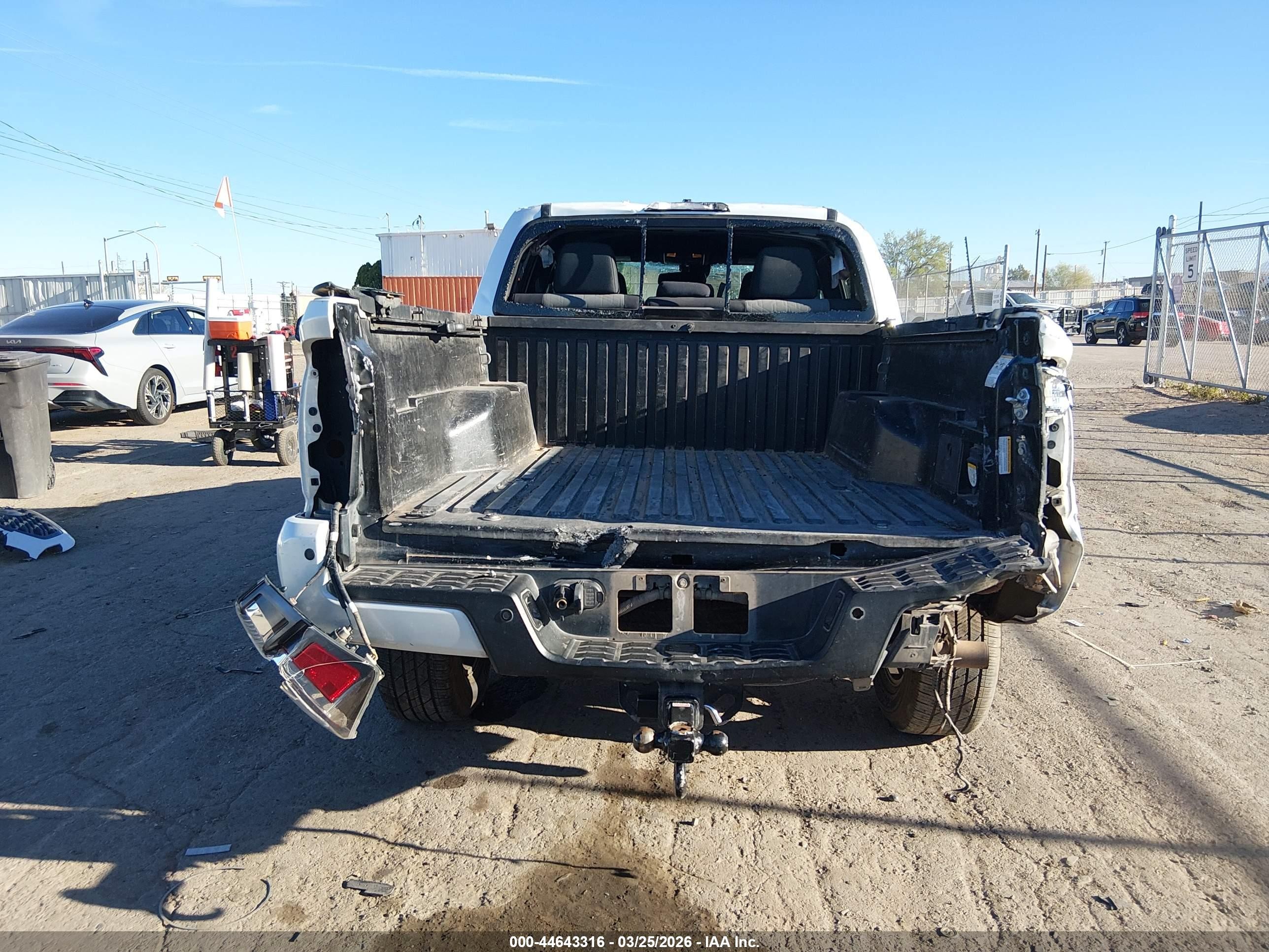 2021 Toyota Tacoma Trd Sport White vin: 3TYCZ5AN4MT033617