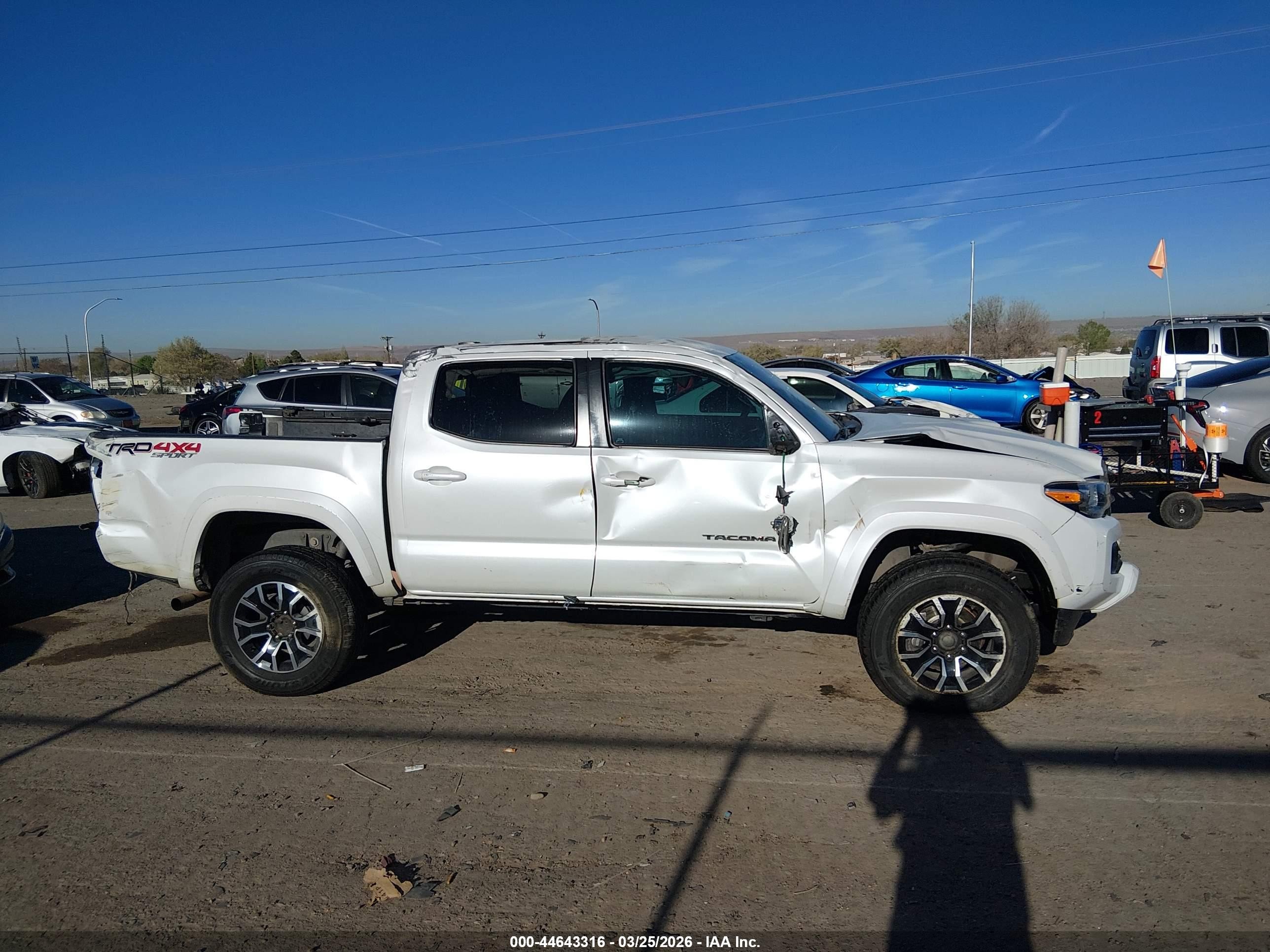 2021 Toyota Tacoma Trd Sport White vin: 3TYCZ5AN4MT033617