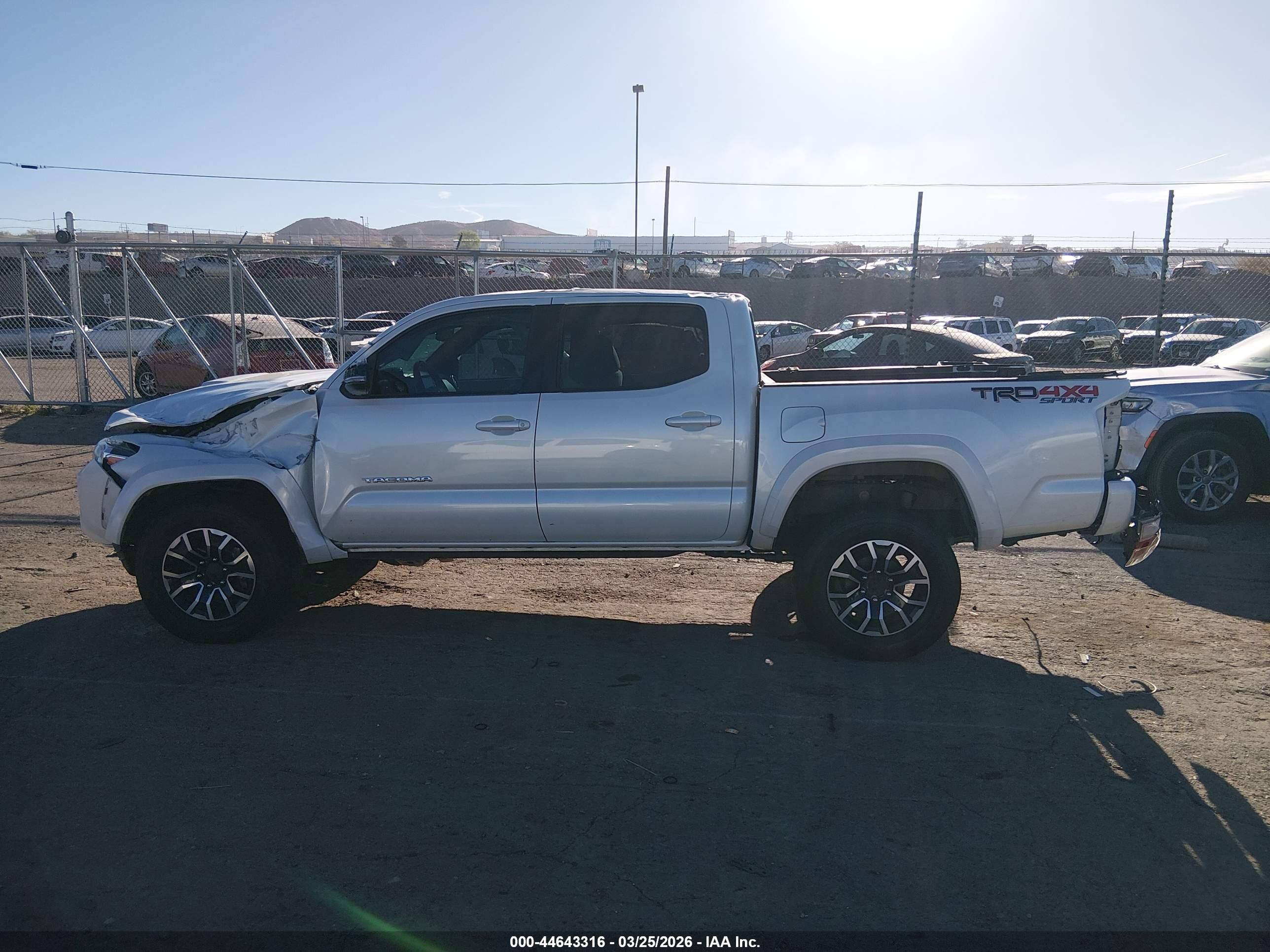 2021 Toyota Tacoma Trd Sport White vin: 3TYCZ5AN4MT033617