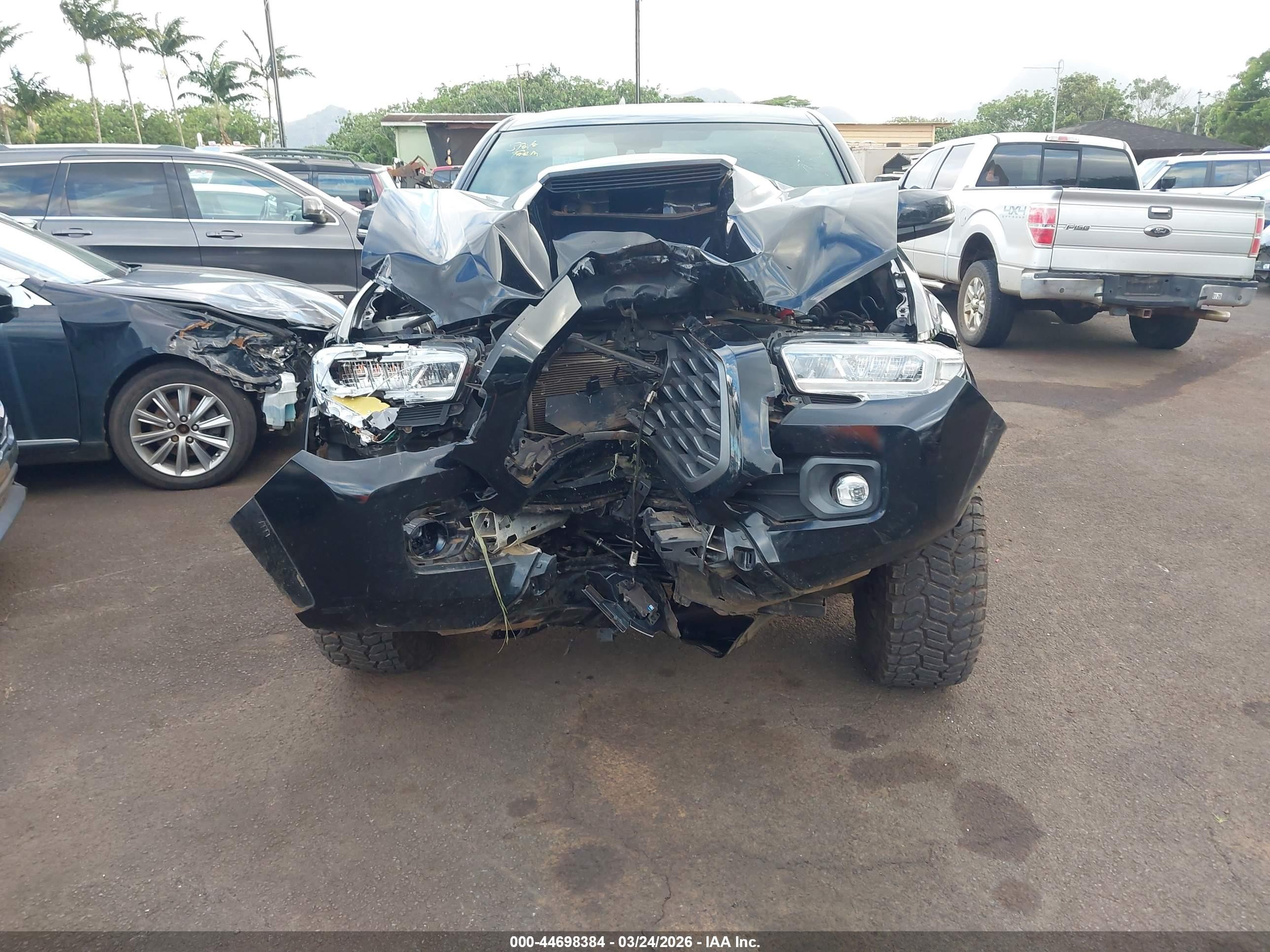 2022 Toyota Tacoma Black vin: 3TYCZ5ANXNT063870