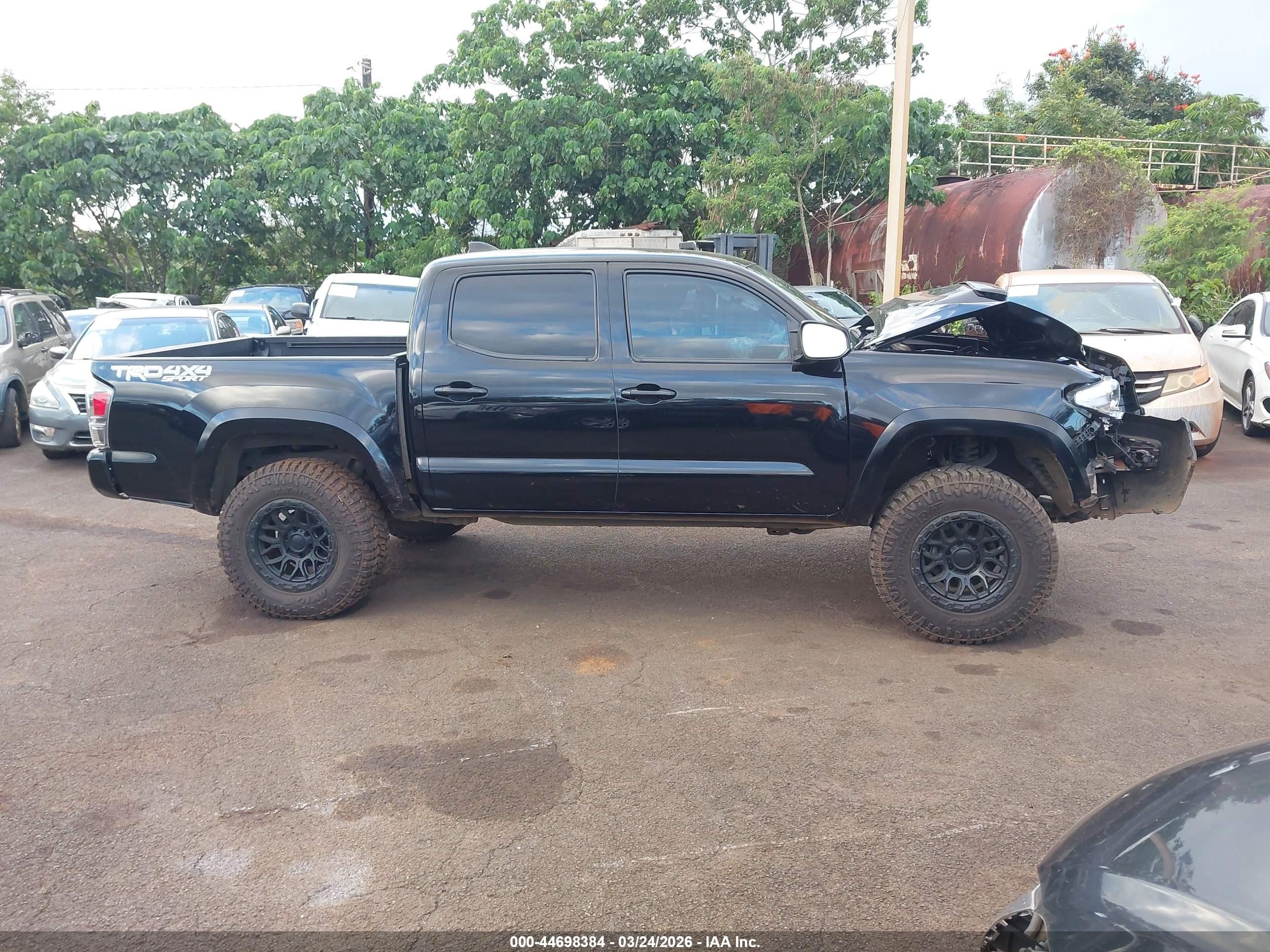 2022 Toyota Tacoma Black vin: 3TYCZ5ANXNT063870