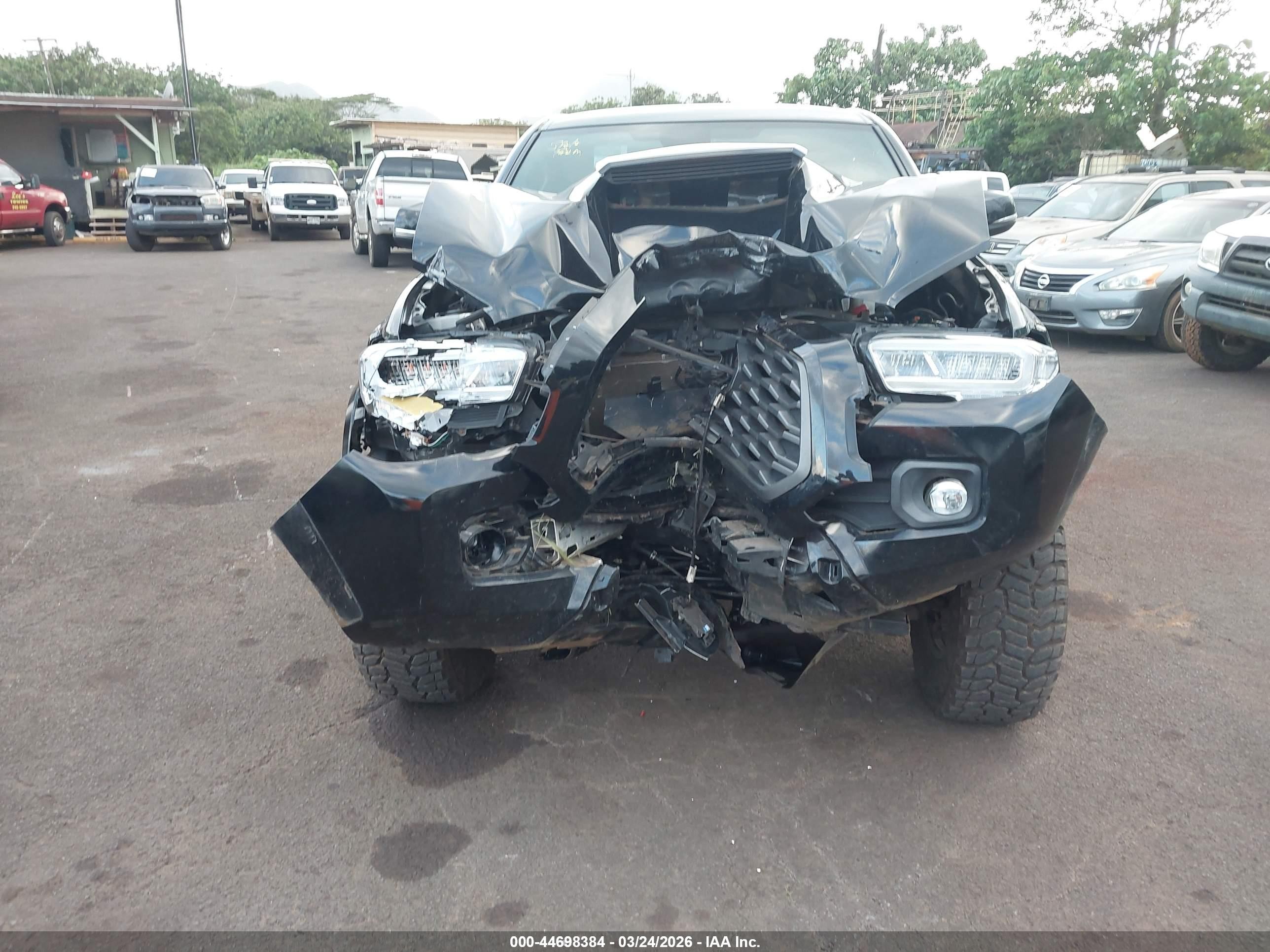 2022 Toyota Tacoma Black vin: 3TYCZ5ANXNT063870