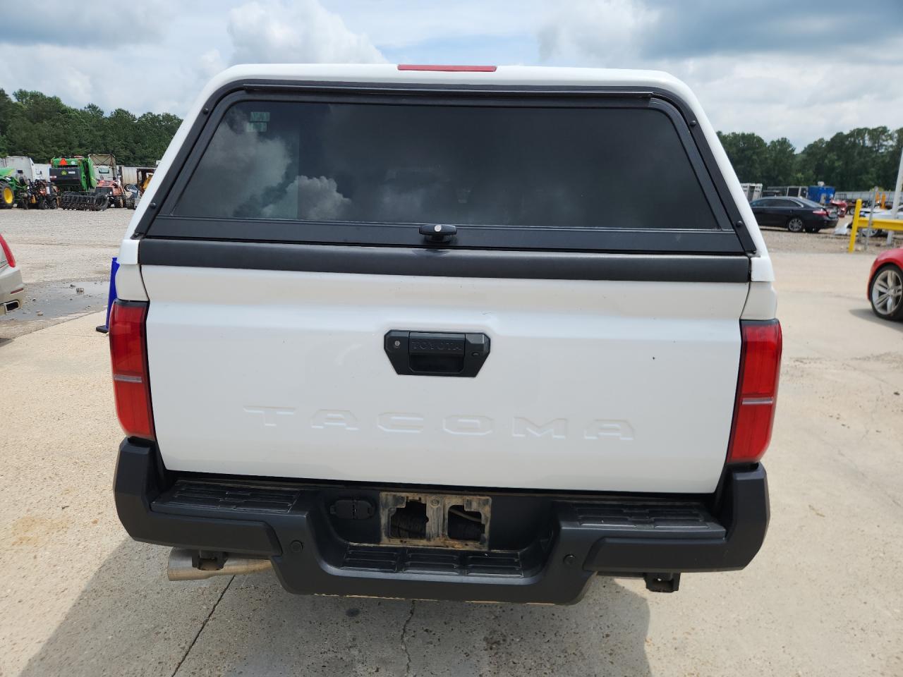2024 Toyota Tacoma Sr White vin: 3TYJDAHN2RT006623 Damage: Tailgate, Chipped, 1