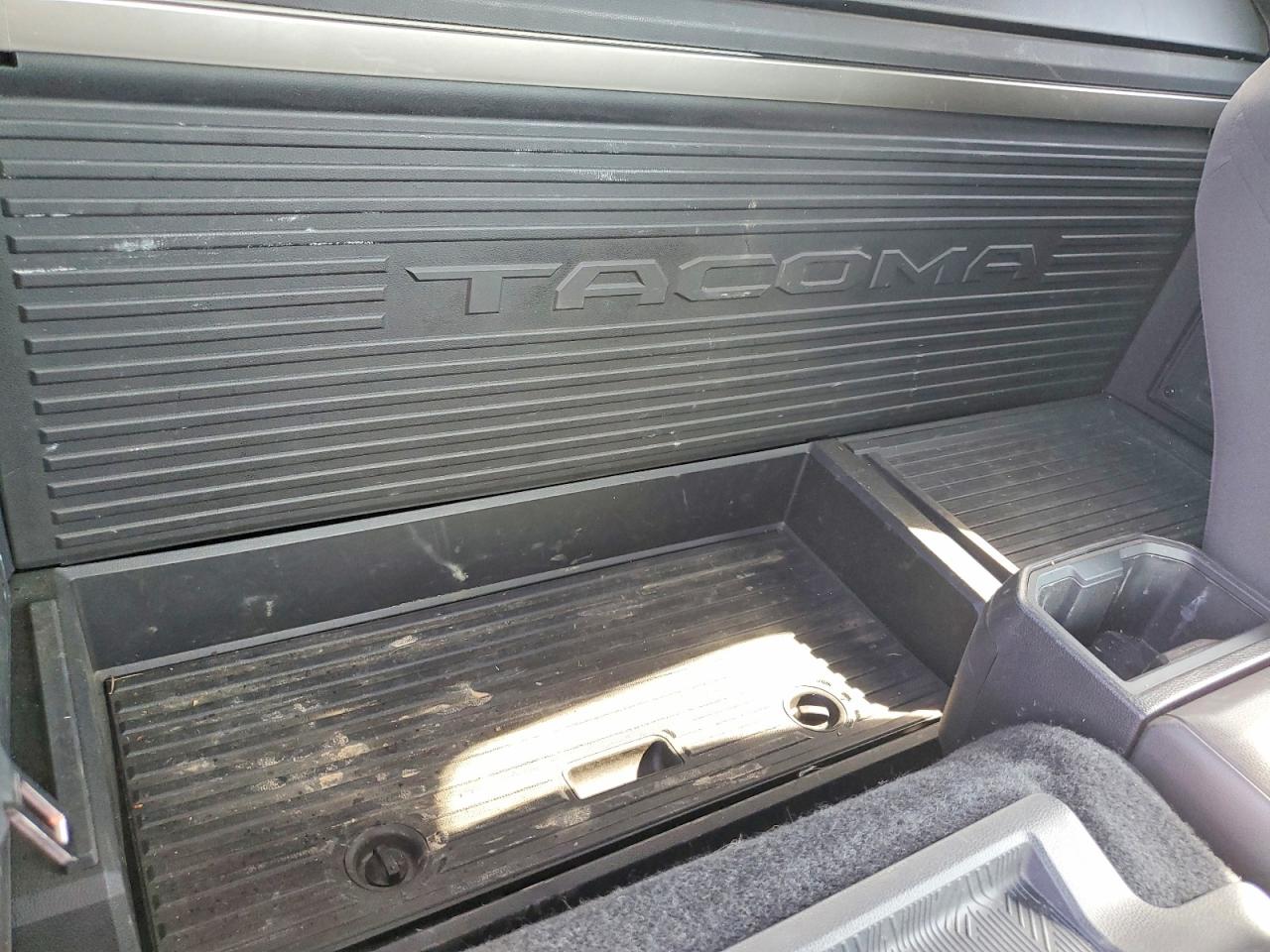 2025 Toyota Tacoma Sr White vin: 3TYJDAKN4ST022157