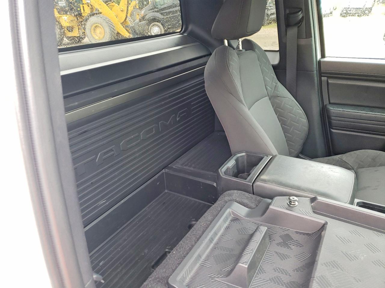 2025 Toyota Tacoma Sr White vin: 3TYJDAKNXST018727