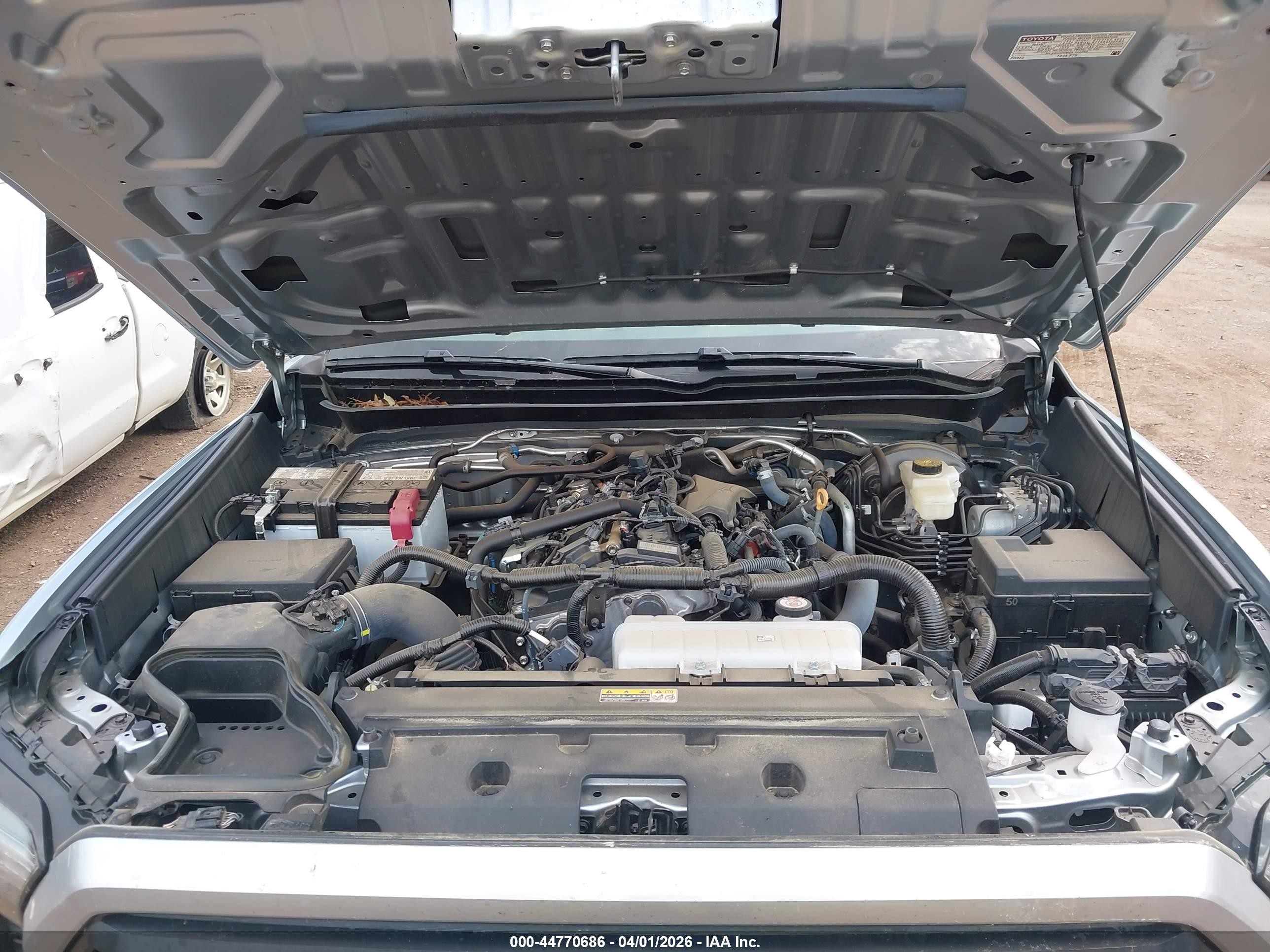 2024 Toyota Tacoma Sr5 Серебряный vin: 3TYKB5FN3RT012113