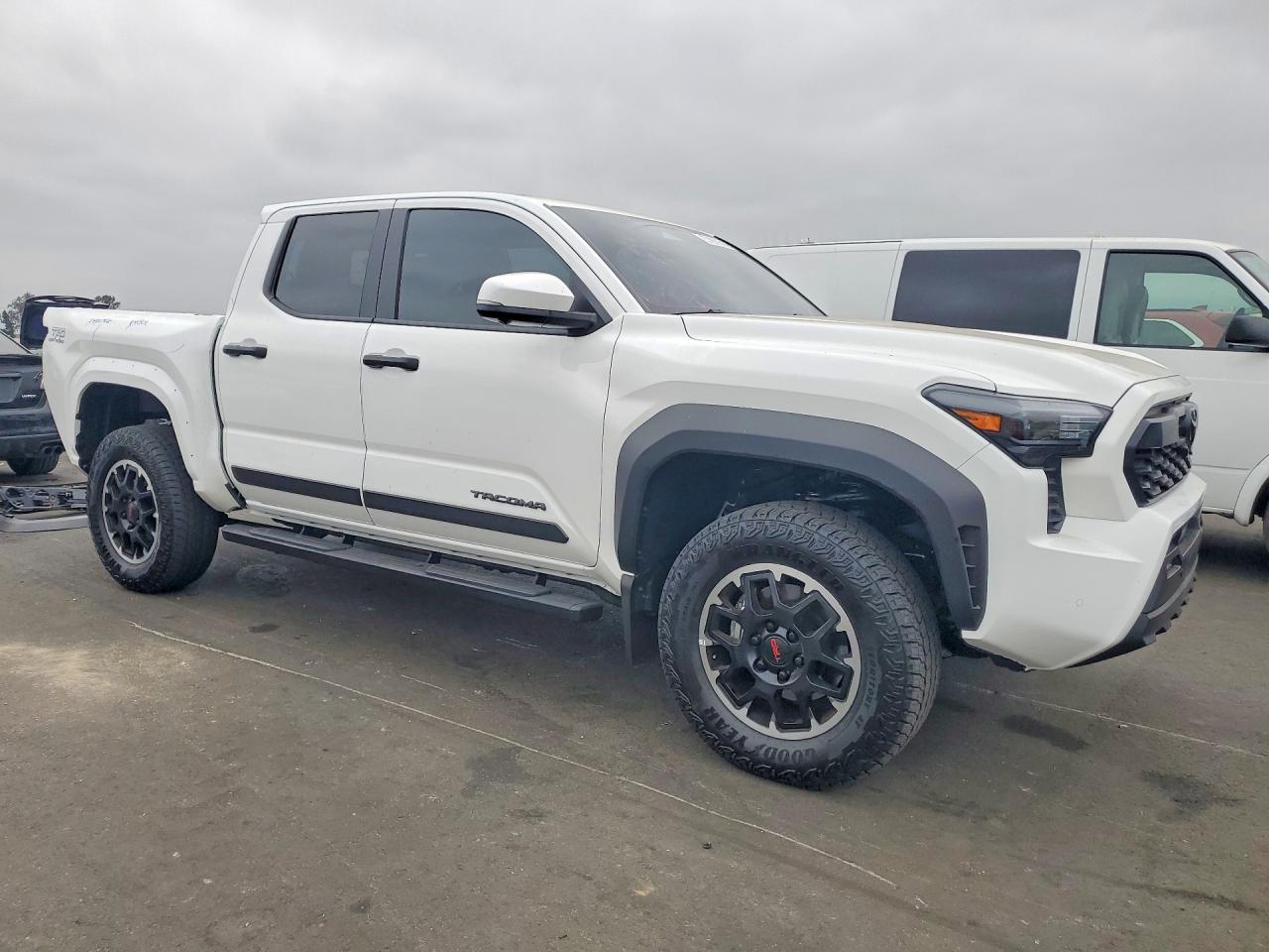 2026 Toyota Tacoma Trd Off-road White vin: 3TYLB5JN5TT119439