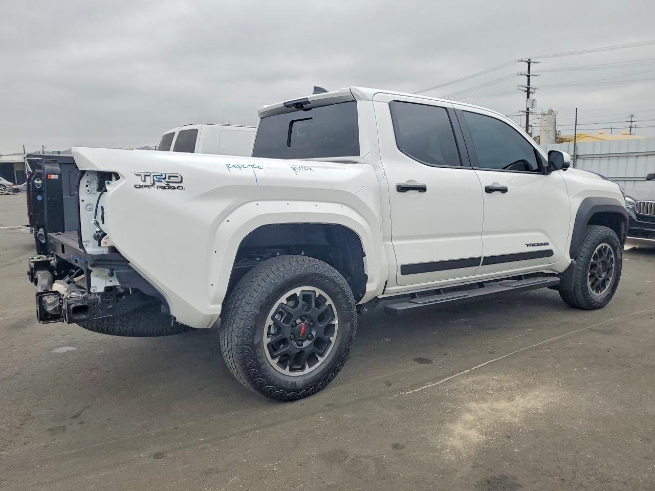 2026 Toyota Tacoma Trd Off-road White vin: 3TYLB5JN5TT119439