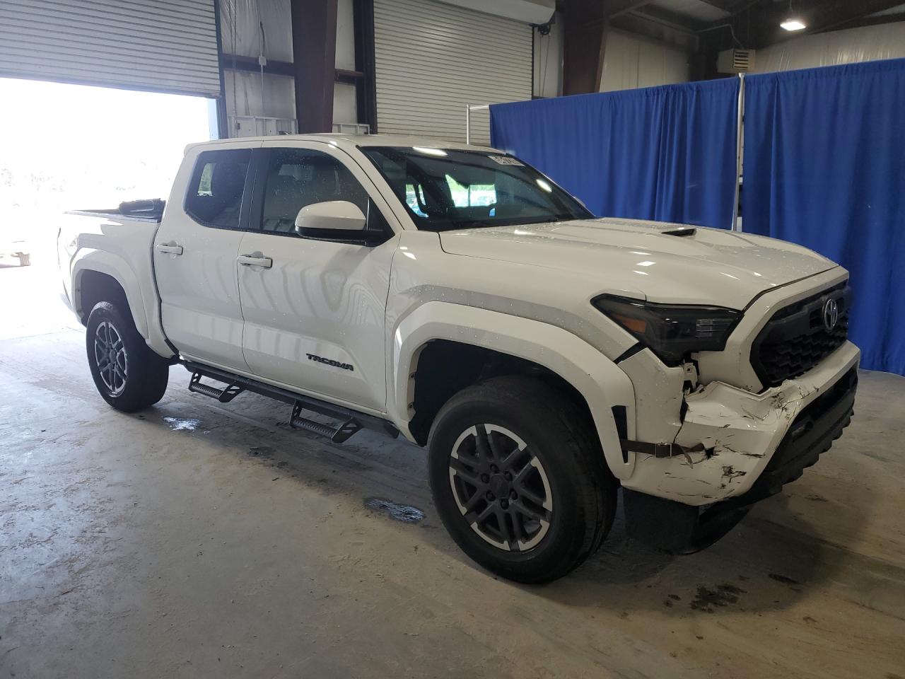 2024 Toyota Tacoma Trd Sport Белый vin: 3TYLE5JN8RT023532 Damage: Front Bumper, Broken, Replacement Required