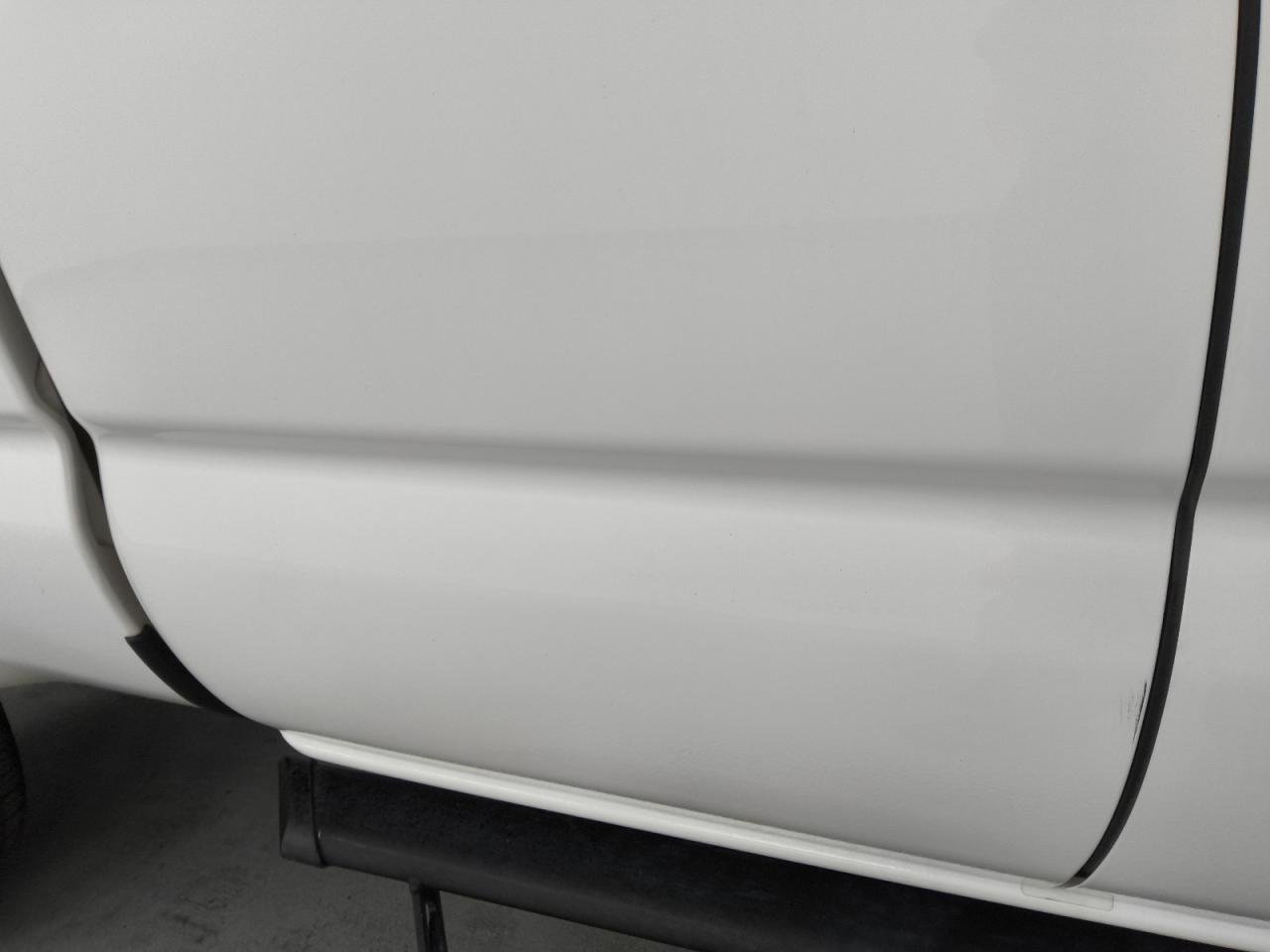 2023 Toyota Tacoma Sr V6 Белый vin: 3TYRZ5CN8PT024723 Damage: Right Rear Door, Heavy Scratch, 1/2 To 1 Inch