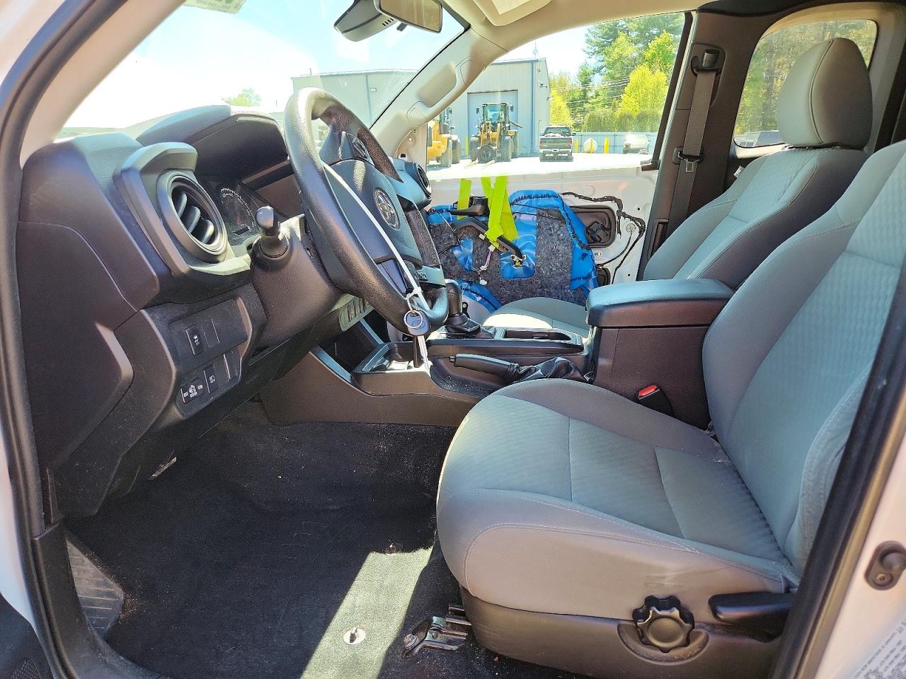 2020 Toyota Tacoma Sr White vin: 3TYSX5ENXLT001992