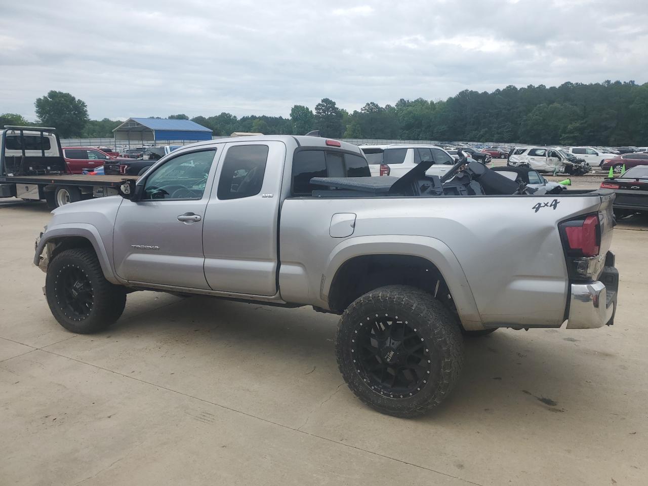 2021 Toyota Tacoma Sr5 V6 Silver vin: 3TYSZ5AN4MT015176 Damage: Left Bed Side, Dent(S) W/ Paint Dmg, > 12 Inches