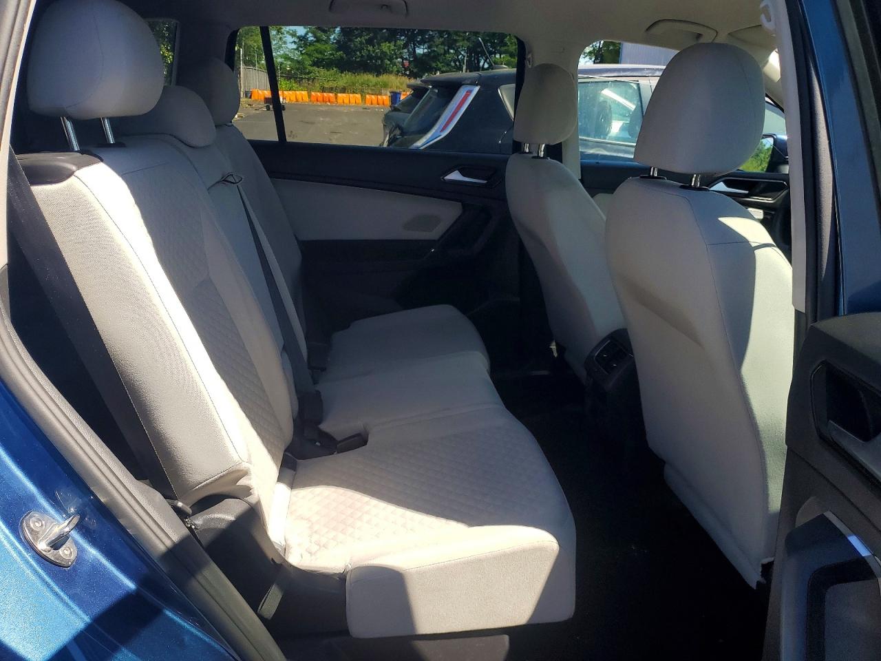 2018 Volkswagen Tiguan S Синий vin: 3VV0B7AX0JM108410