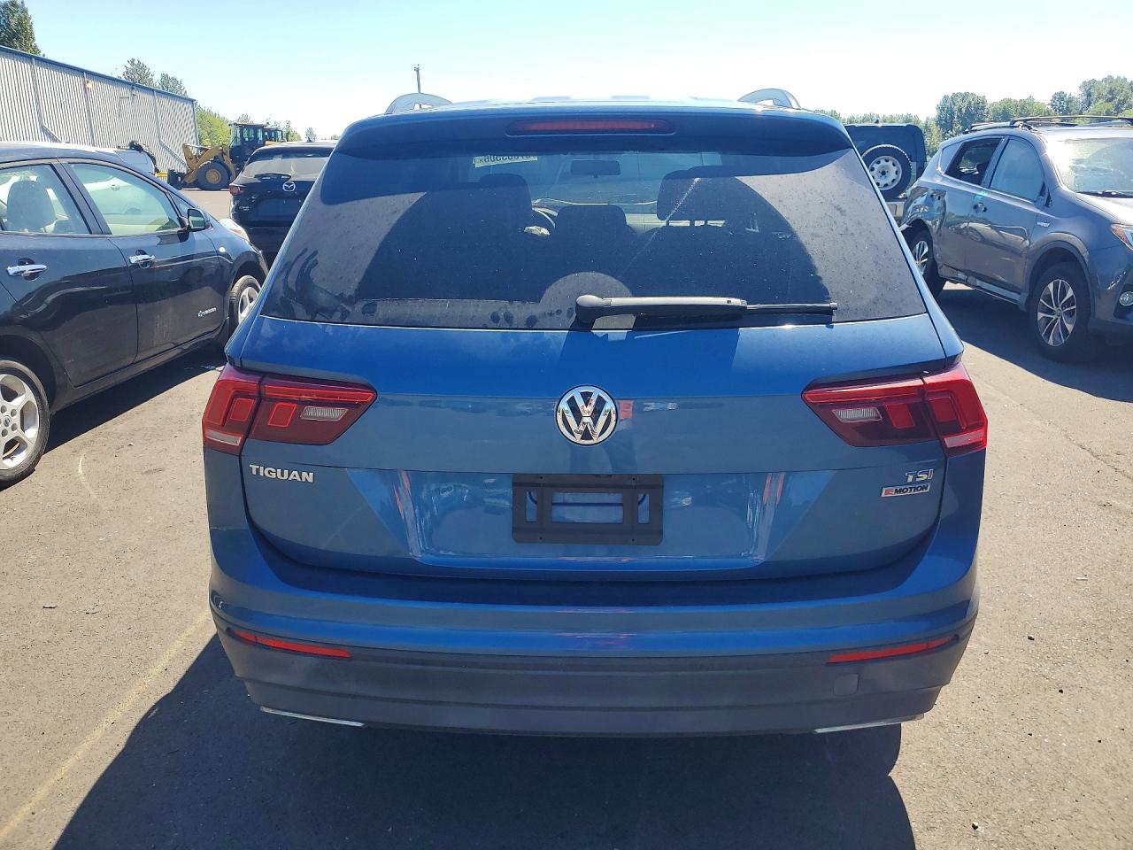 2018 Volkswagen Tiguan S Синий vin: 3VV0B7AX0JM108410