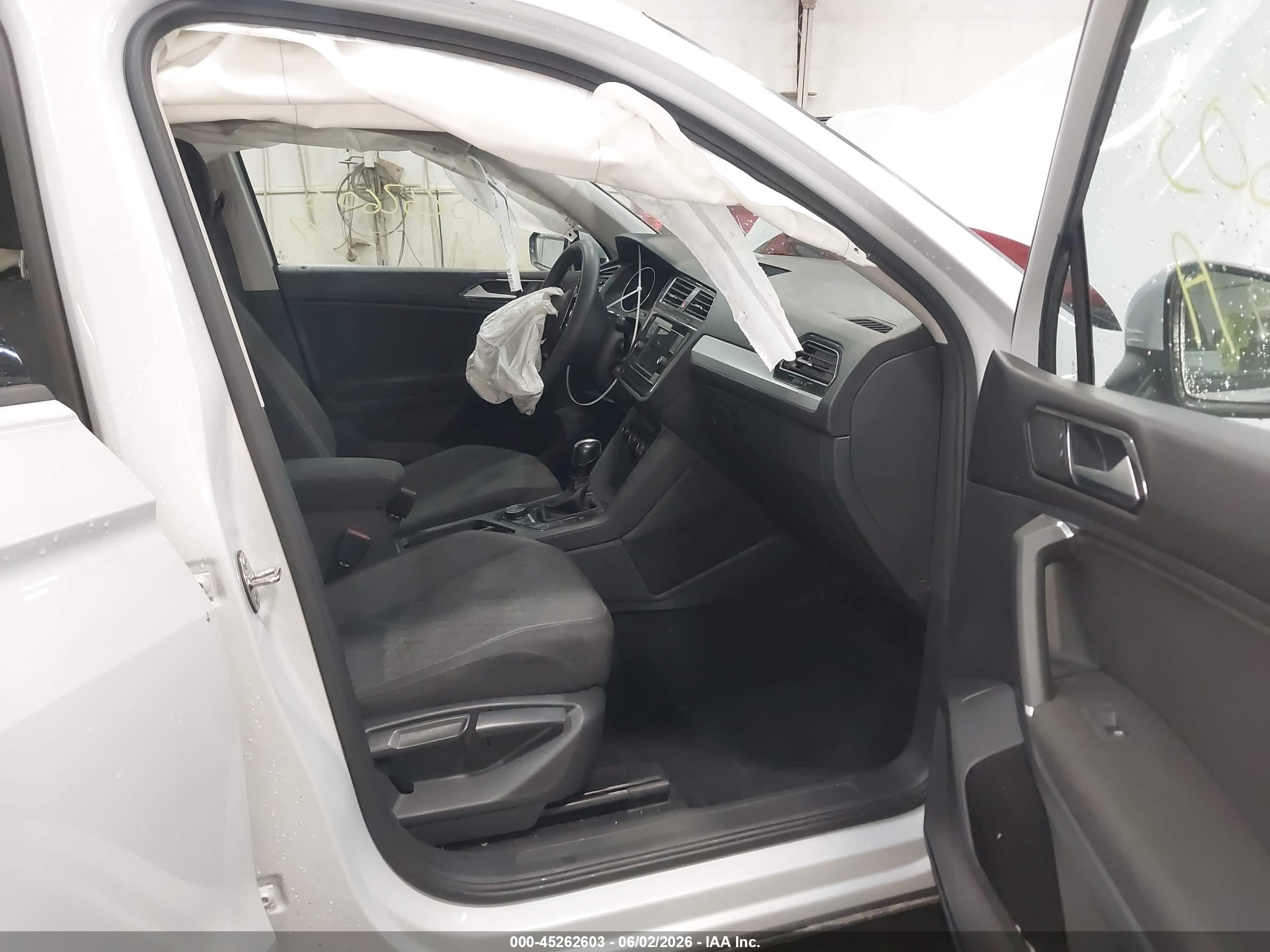 2018 Volkswagen Tiguan 2.0t S Серебряный vin: 3VV0B7AX2JM066564