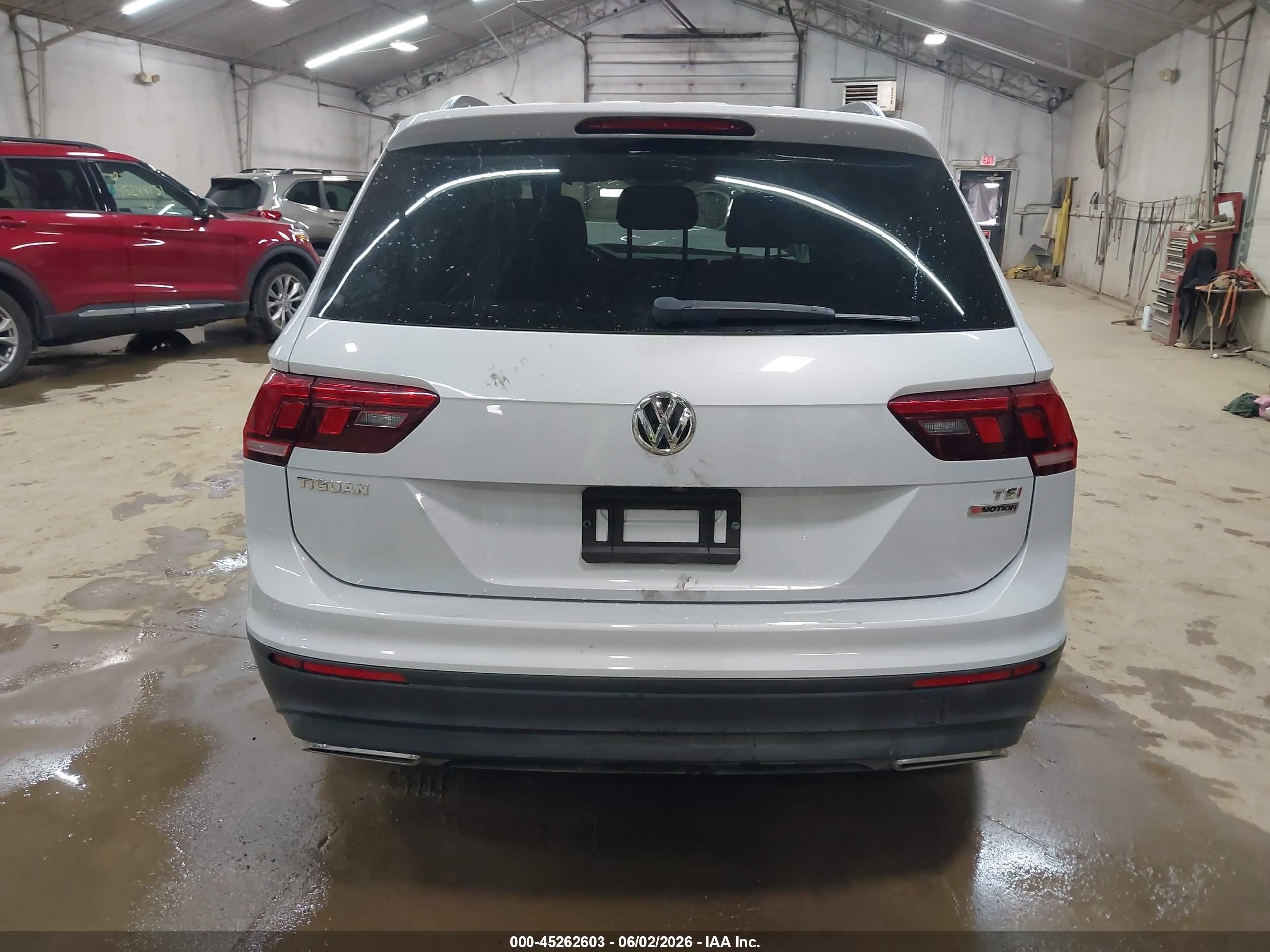2018 Volkswagen Tiguan 2.0t S Серебряный vin: 3VV0B7AX2JM066564