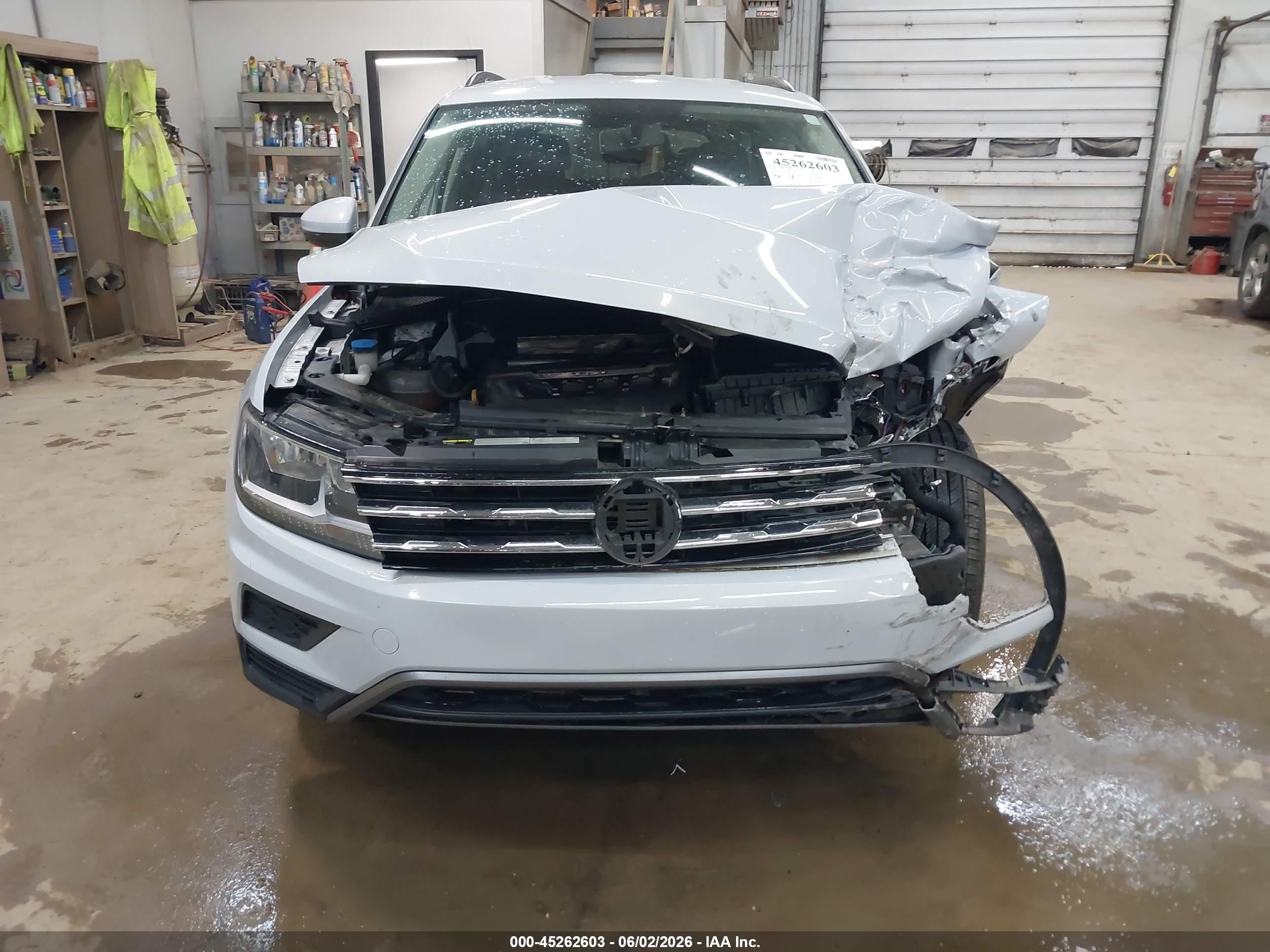 2018 Volkswagen Tiguan 2.0t S Серебряный vin: 3VV0B7AX2JM066564