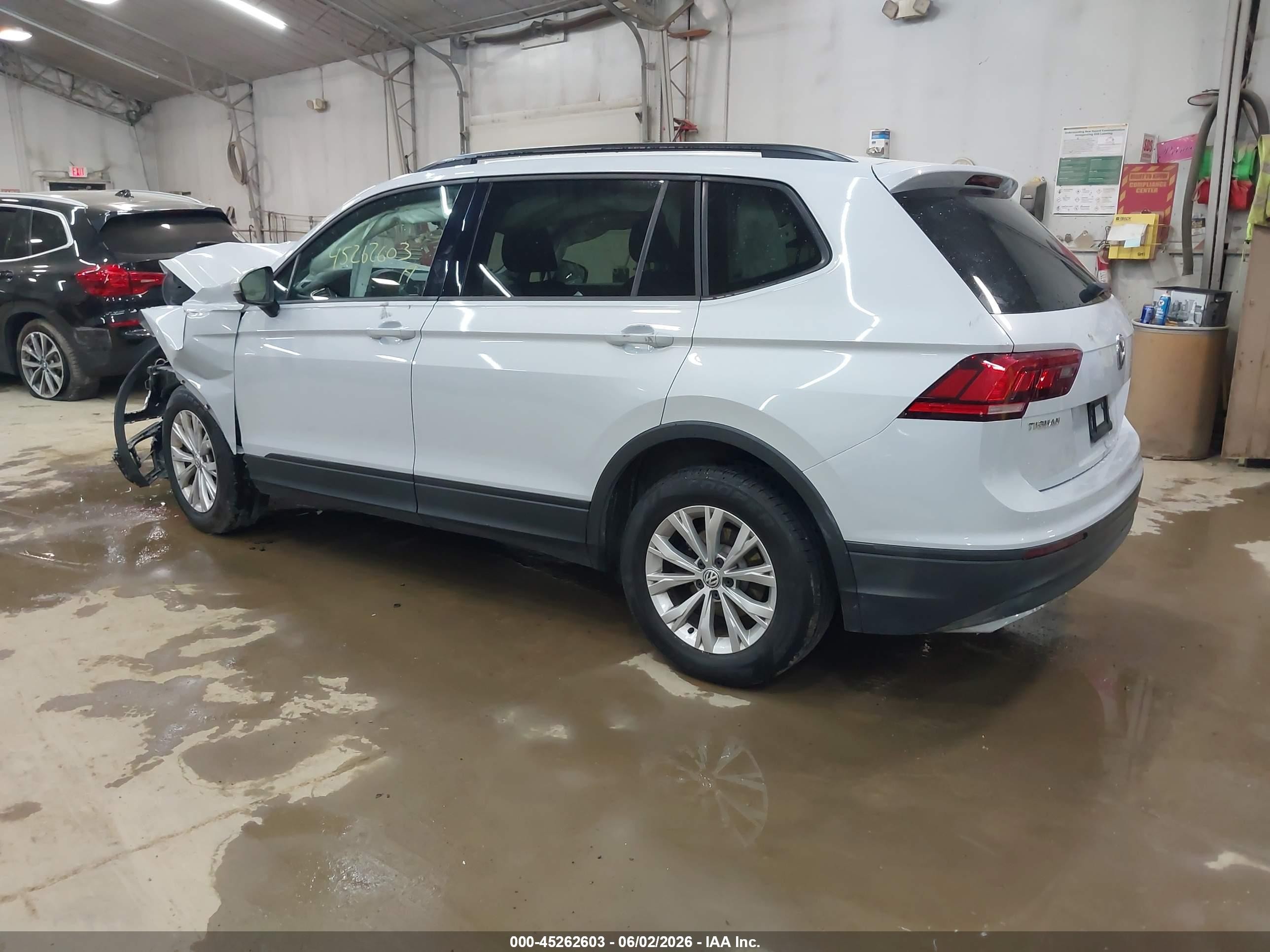 2018 Volkswagen Tiguan 2.0t S Серебряный vin: 3VV0B7AX2JM066564