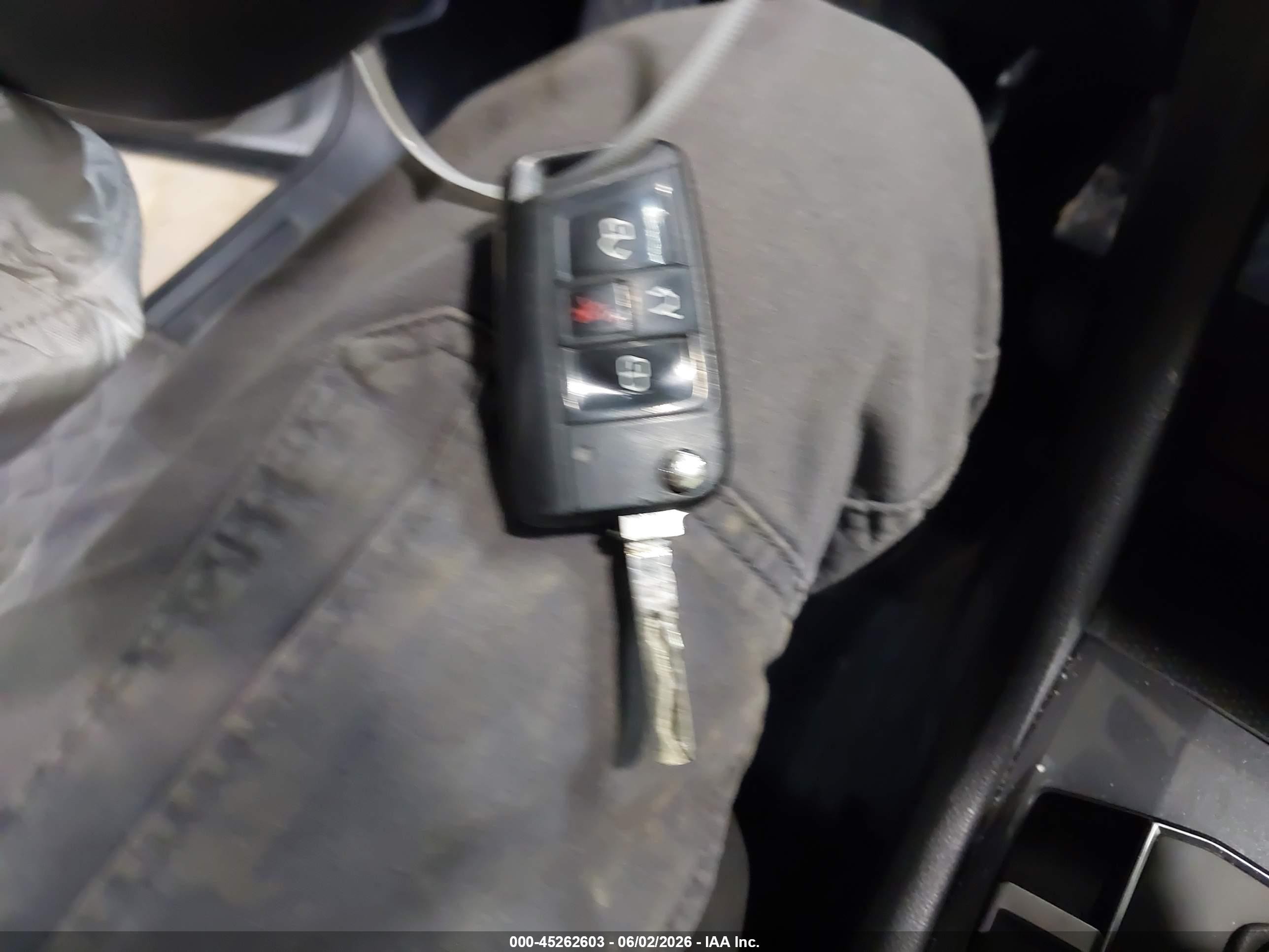 2018 Volkswagen Tiguan 2.0t S Серебряный vin: 3VV0B7AX2JM066564