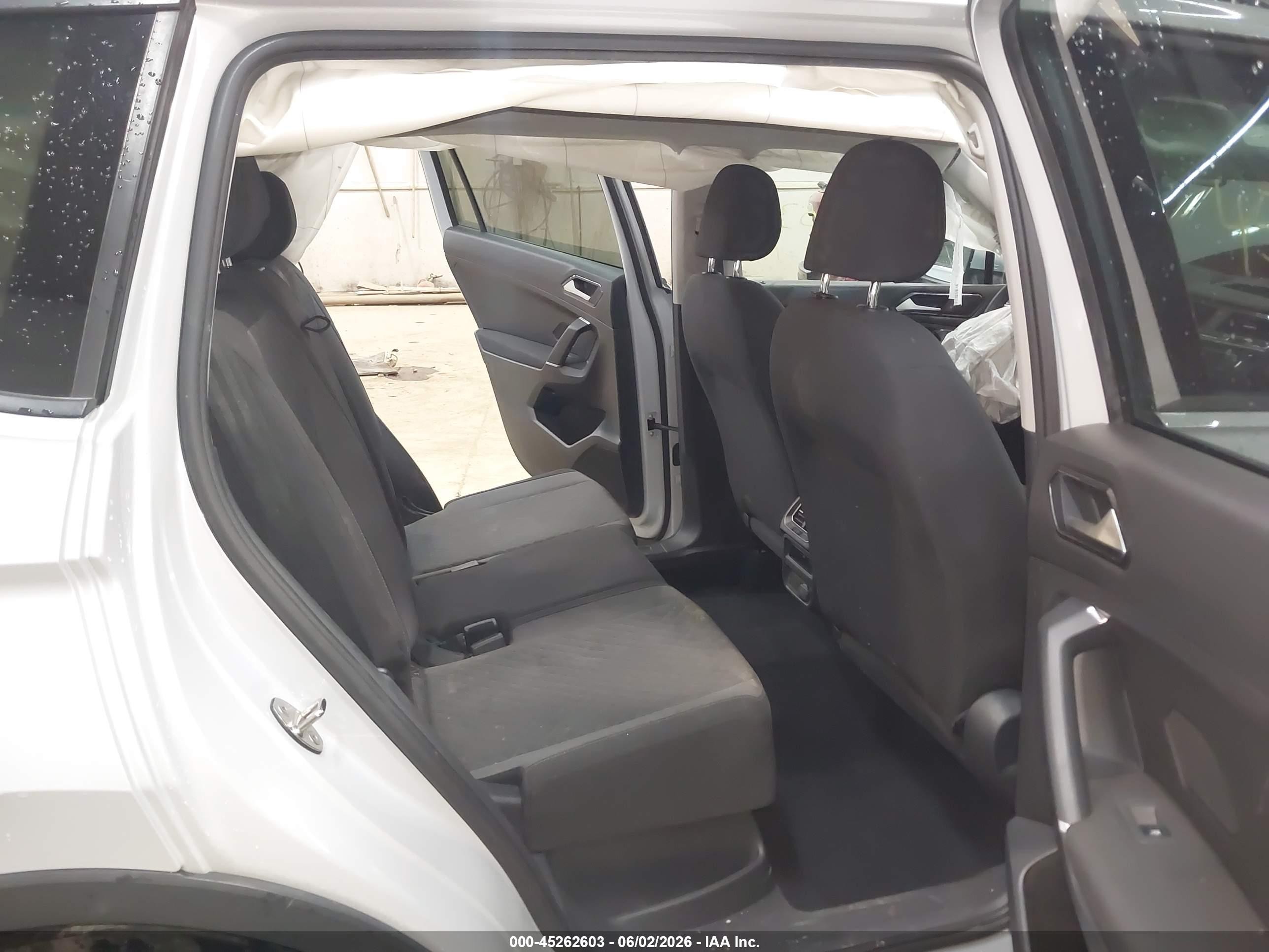 2018 Volkswagen Tiguan 2.0t S Серебряный vin: 3VV0B7AX2JM066564