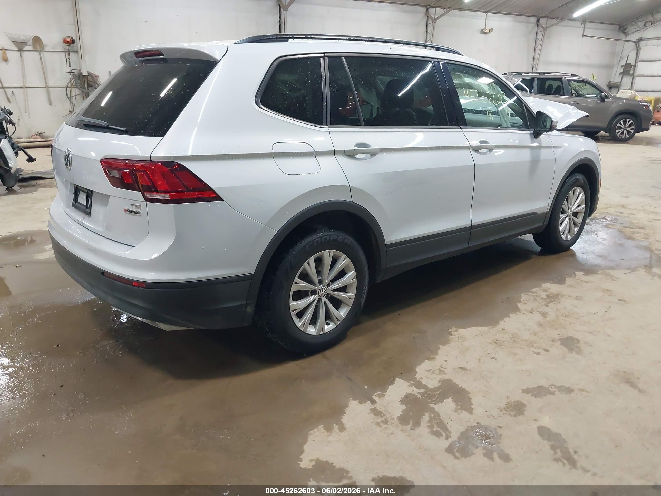 2018 Volkswagen Tiguan 2.0t S Серебряный vin: 3VV0B7AX2JM066564