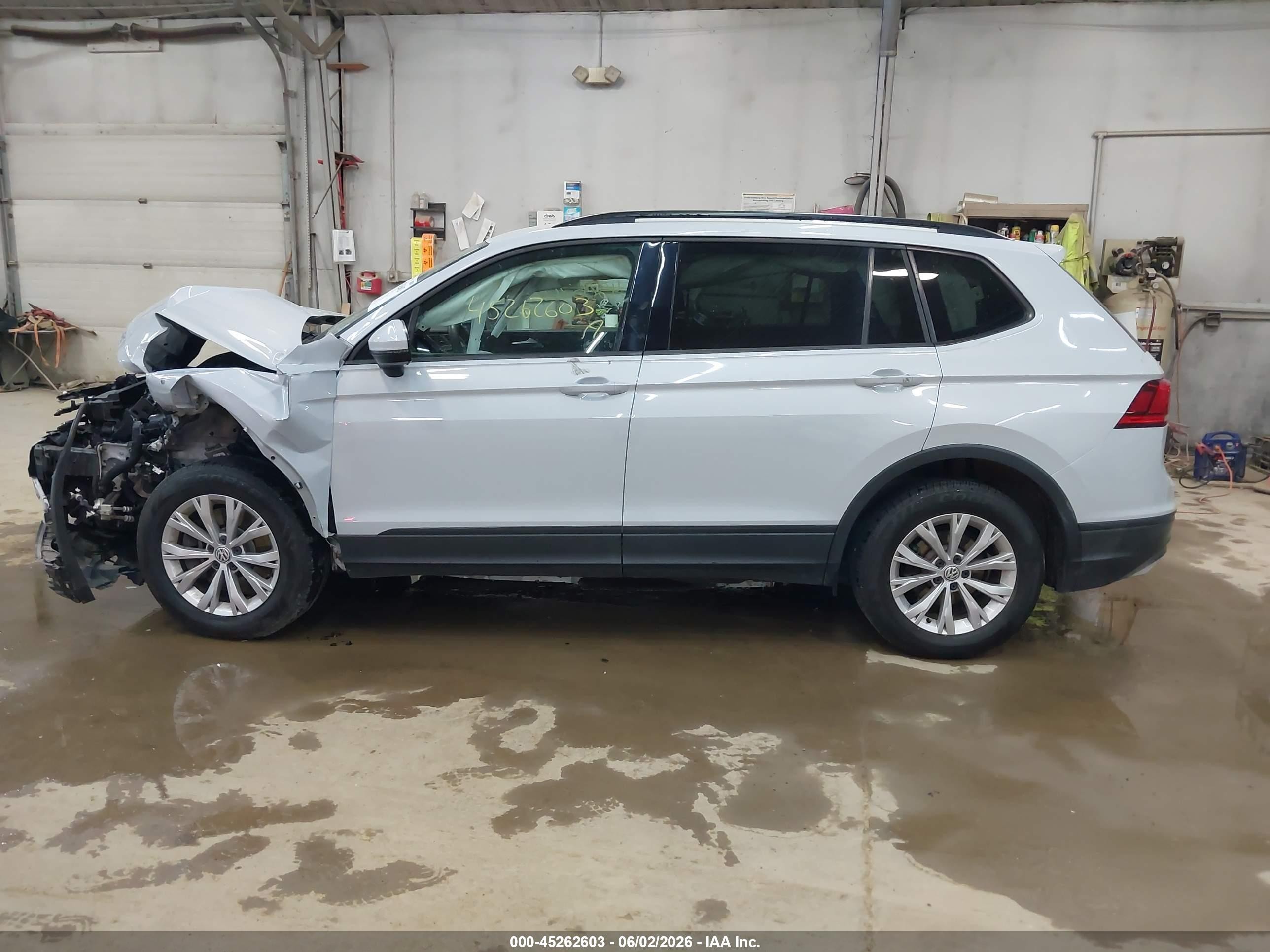 2018 Volkswagen Tiguan 2.0t S Серебряный vin: 3VV0B7AX2JM066564