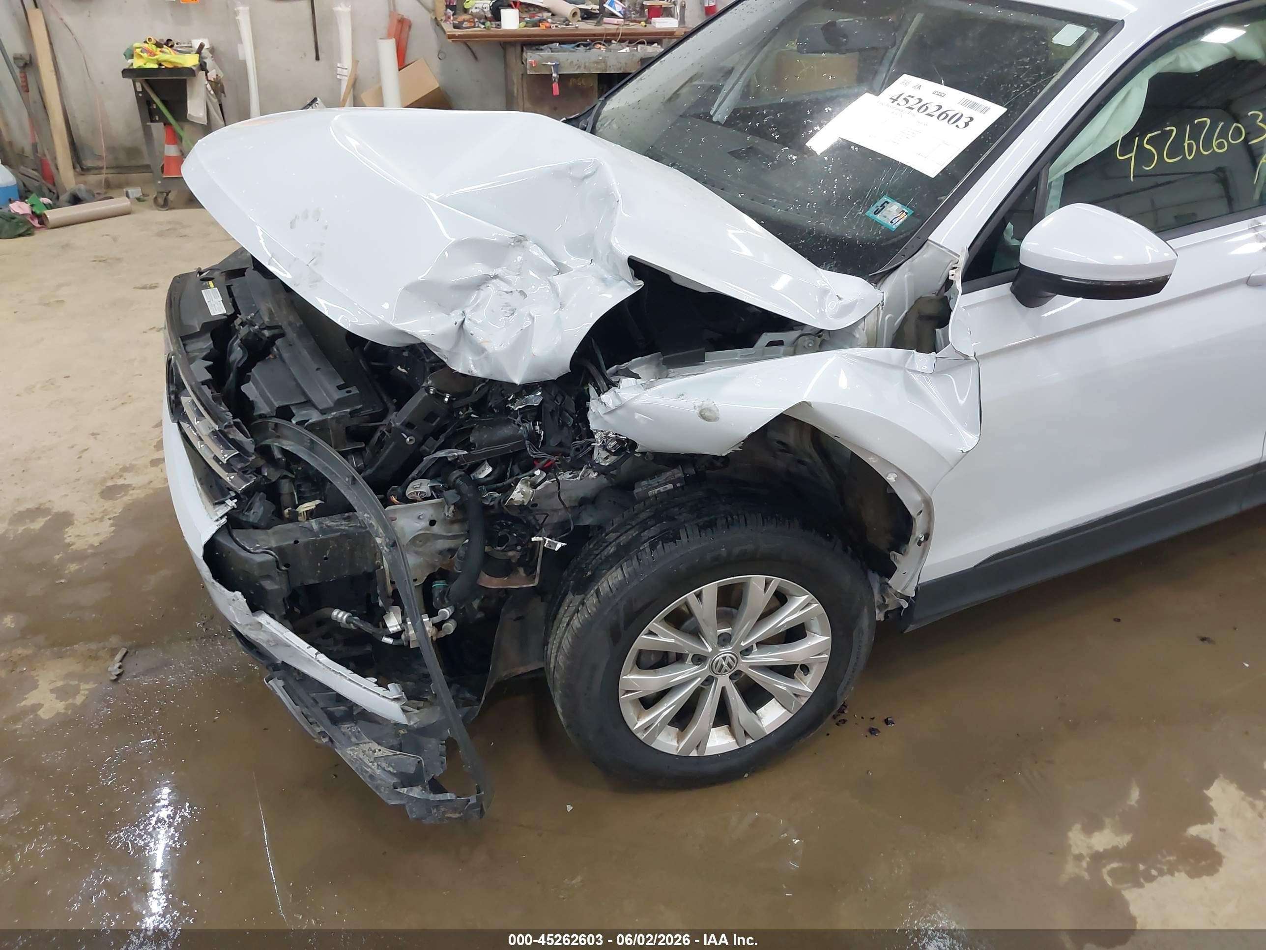 2018 Volkswagen Tiguan 2.0t S Серебряный vin: 3VV0B7AX2JM066564