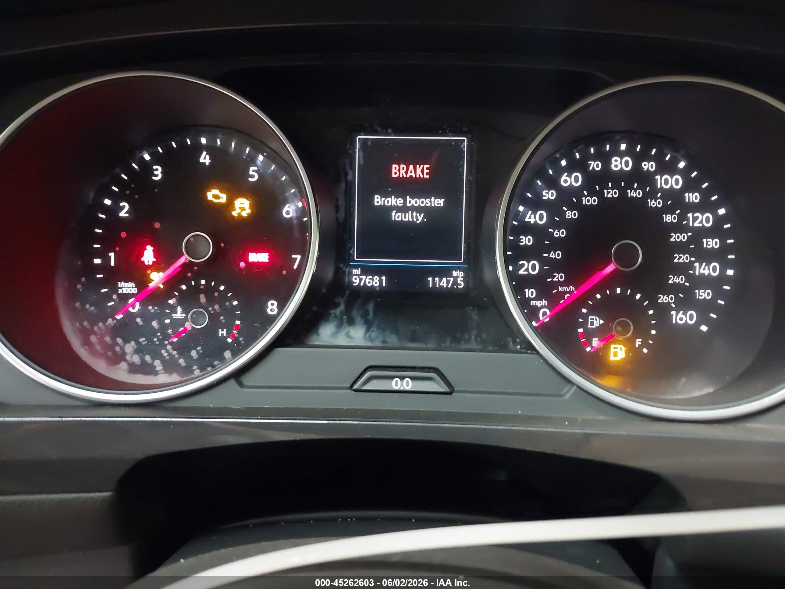 2018 Volkswagen Tiguan 2.0t S Серебряный vin: 3VV0B7AX2JM066564