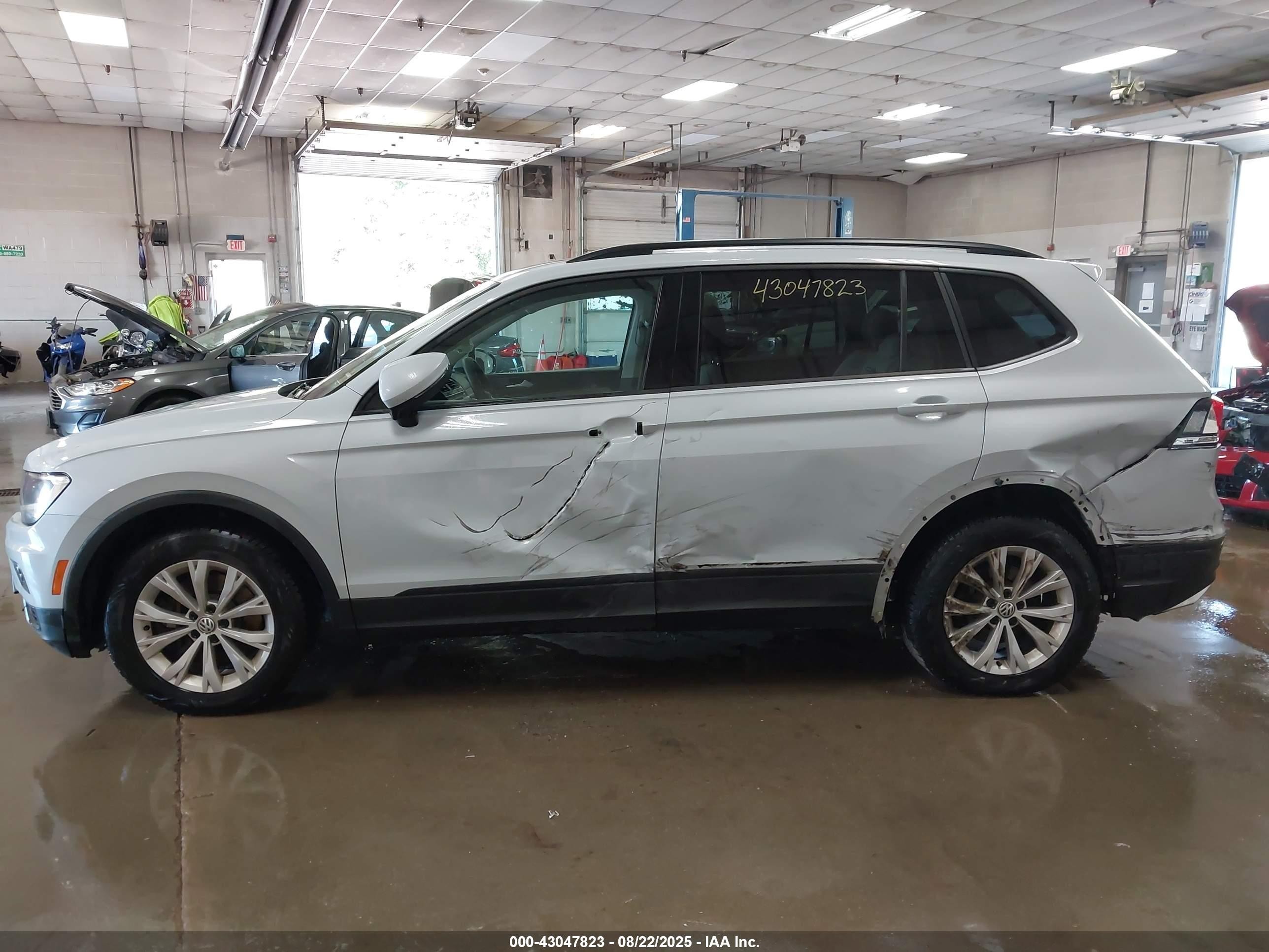 2018 Volkswagen Tiguan 2.0t S Белый vin: 3VV0B7AX5JM108371