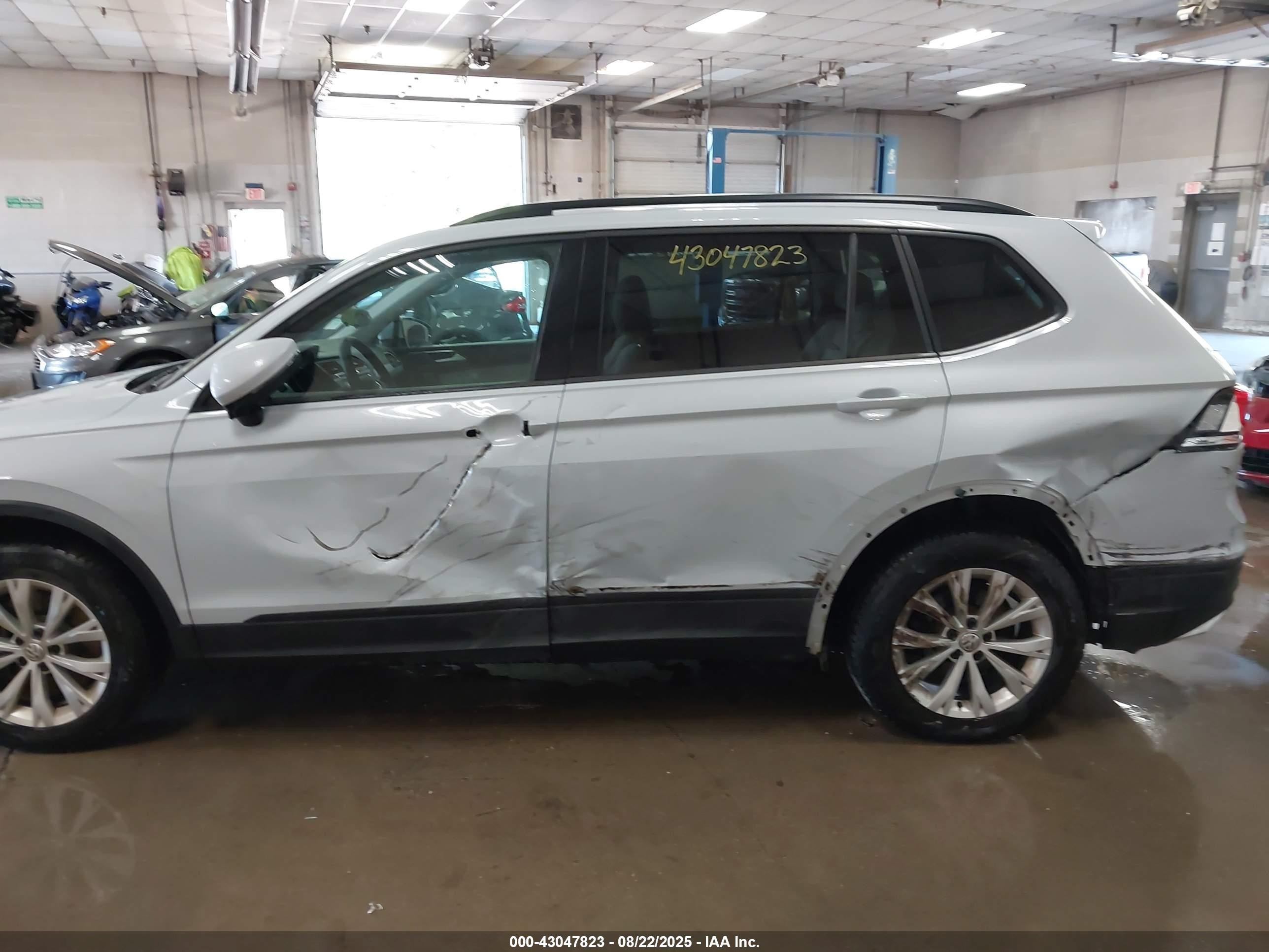 2018 Volkswagen Tiguan 2.0t S Белый vin: 3VV0B7AX5JM108371
