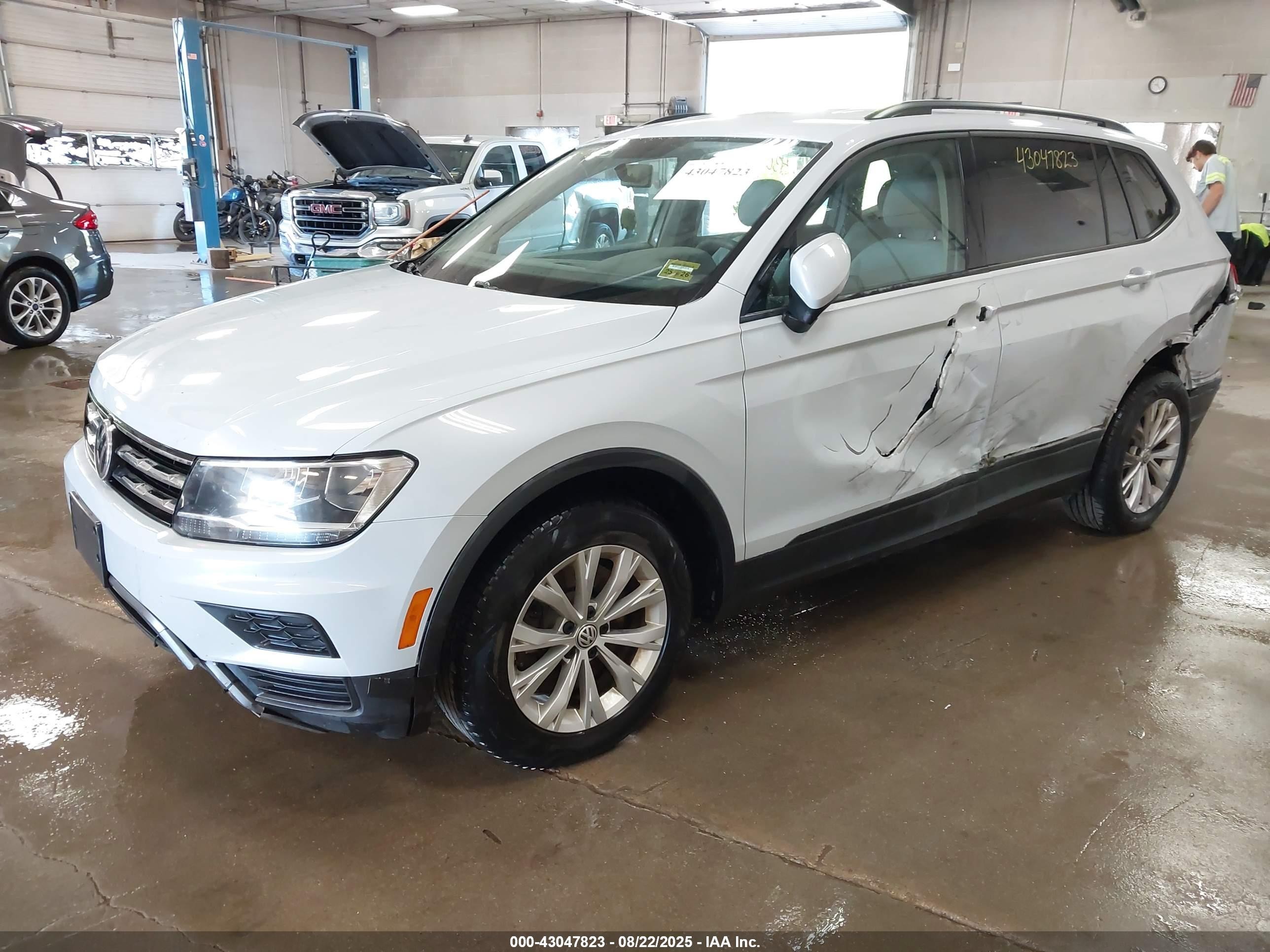 2018 Volkswagen Tiguan 2.0t S Белый vin: 3VV0B7AX5JM108371