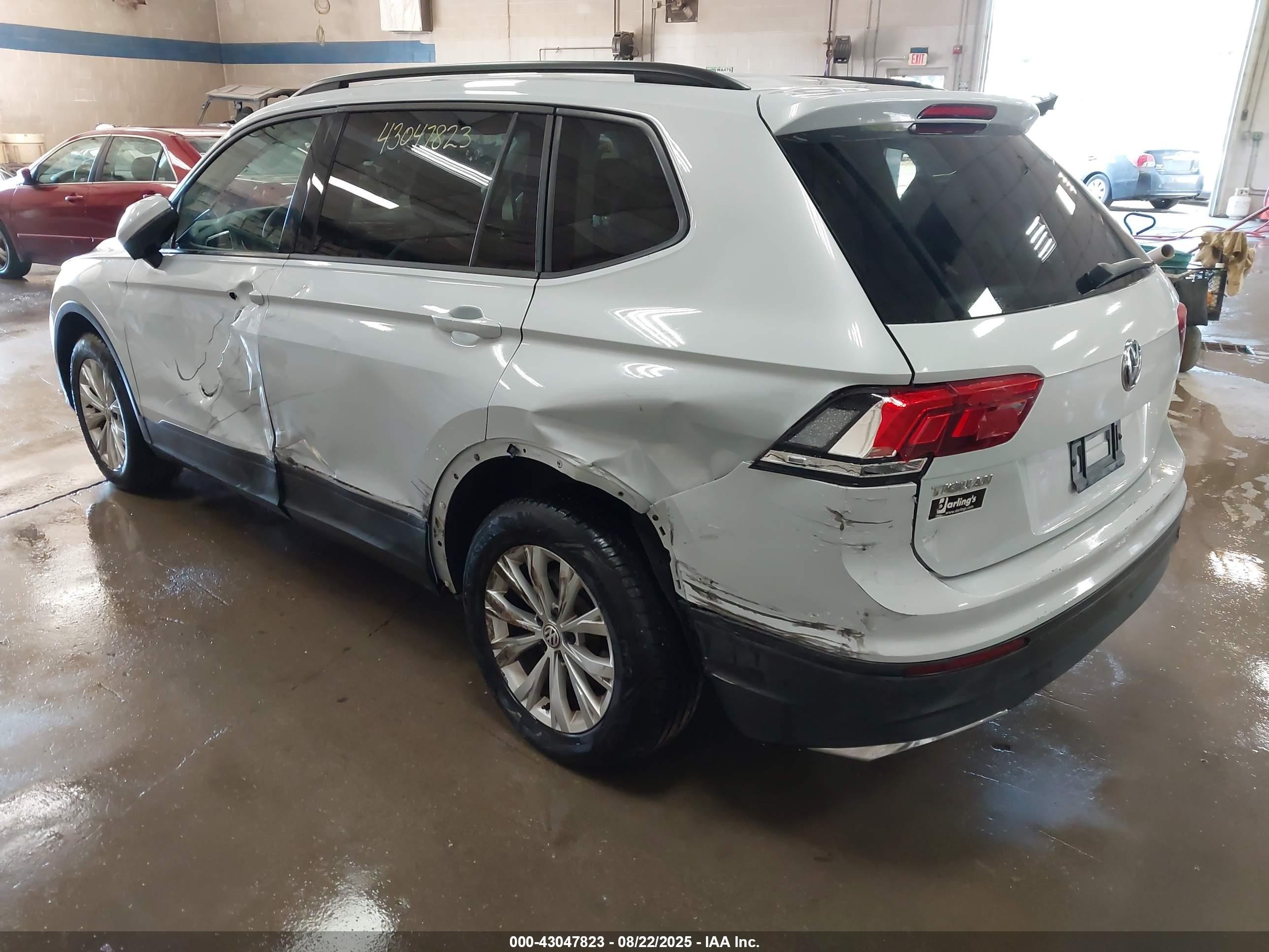 2018 Volkswagen Tiguan 2.0t S Белый vin: 3VV0B7AX5JM108371