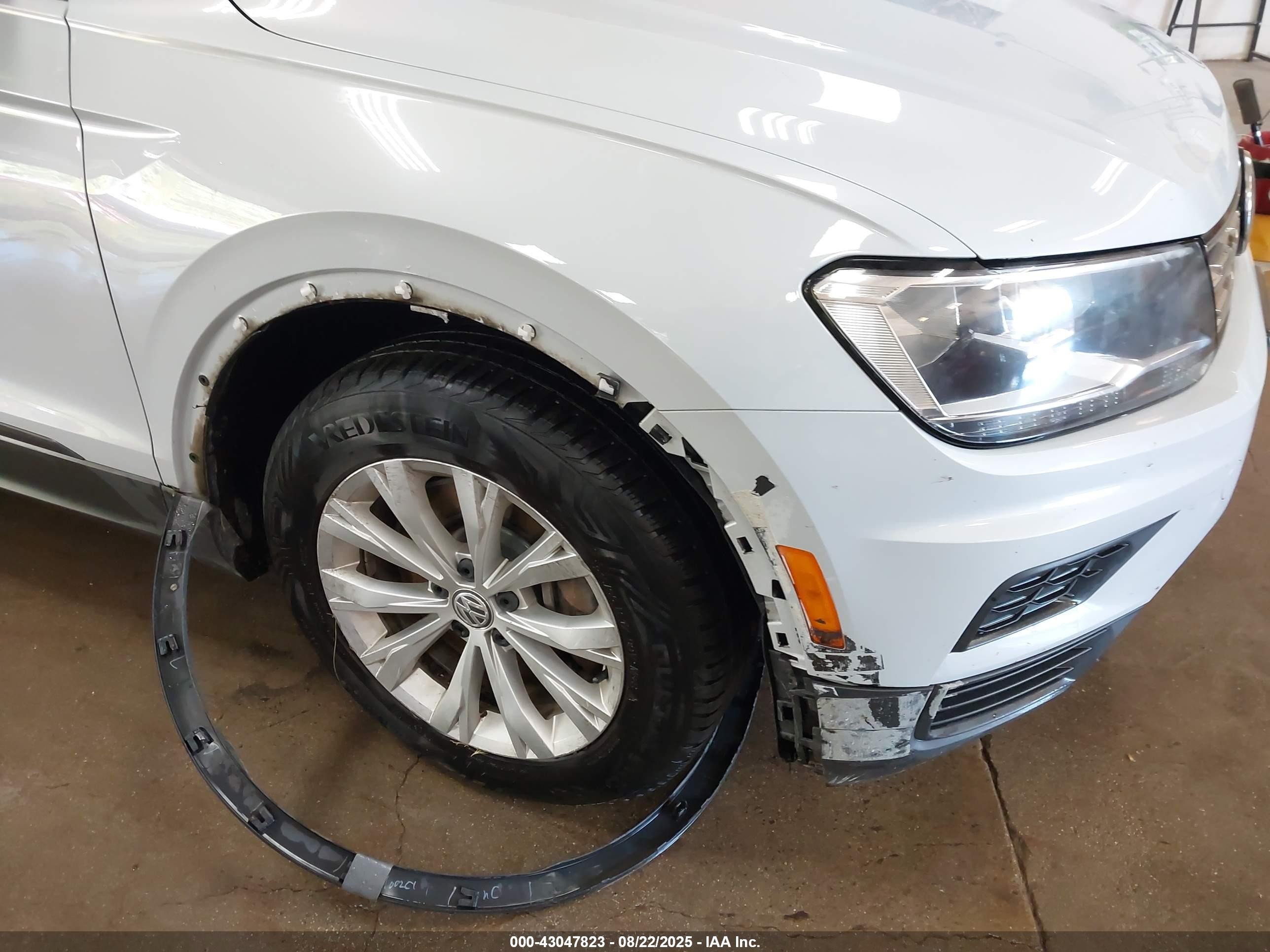 2018 Volkswagen Tiguan 2.0t S Белый vin: 3VV0B7AX5JM108371