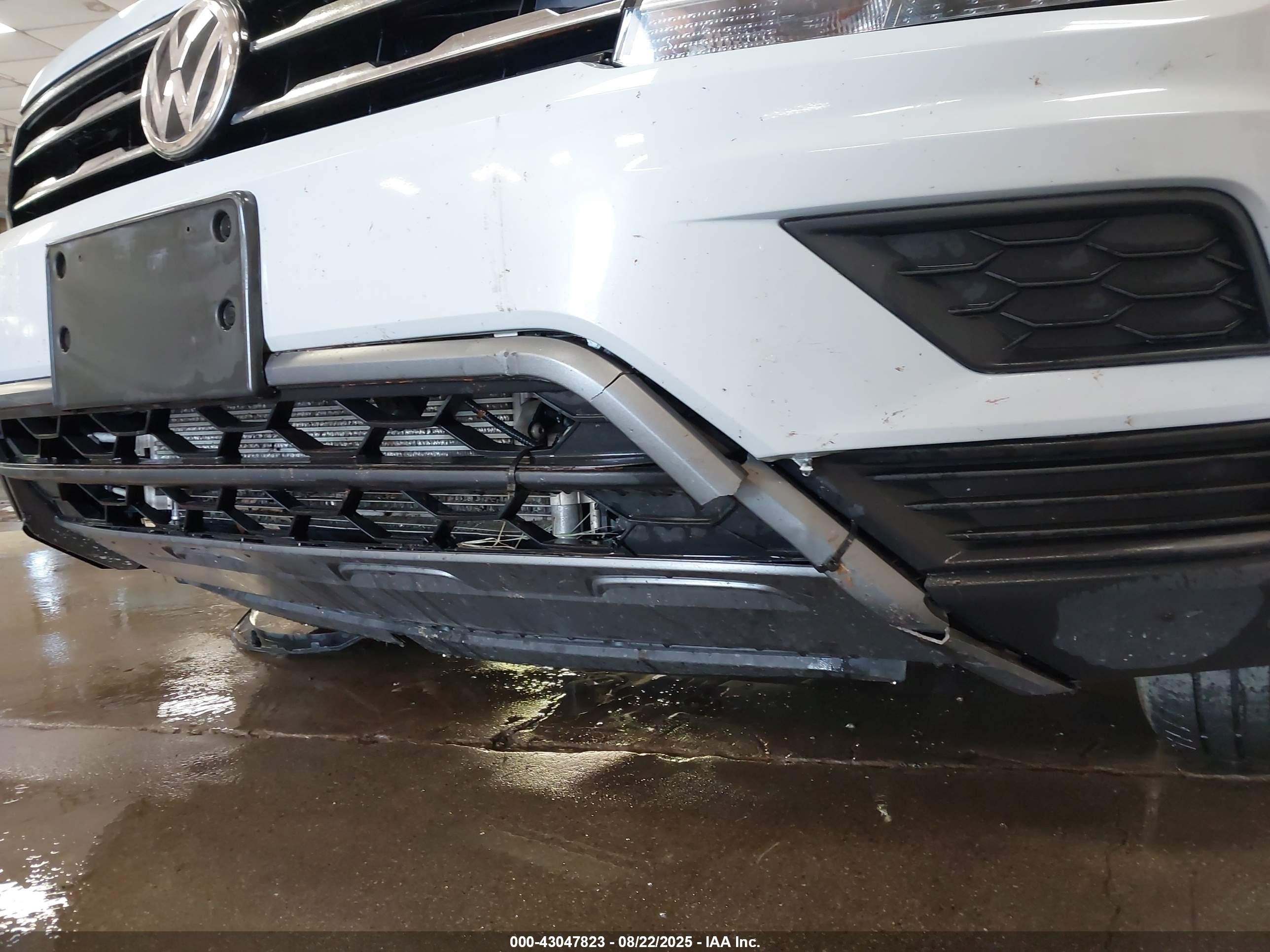 2018 Volkswagen Tiguan 2.0t S Белый vin: 3VV0B7AX5JM108371