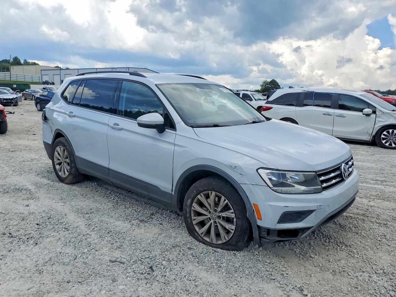 2018 Volkswagen Tiguan White vin: 3VV0B7AX5JM116017