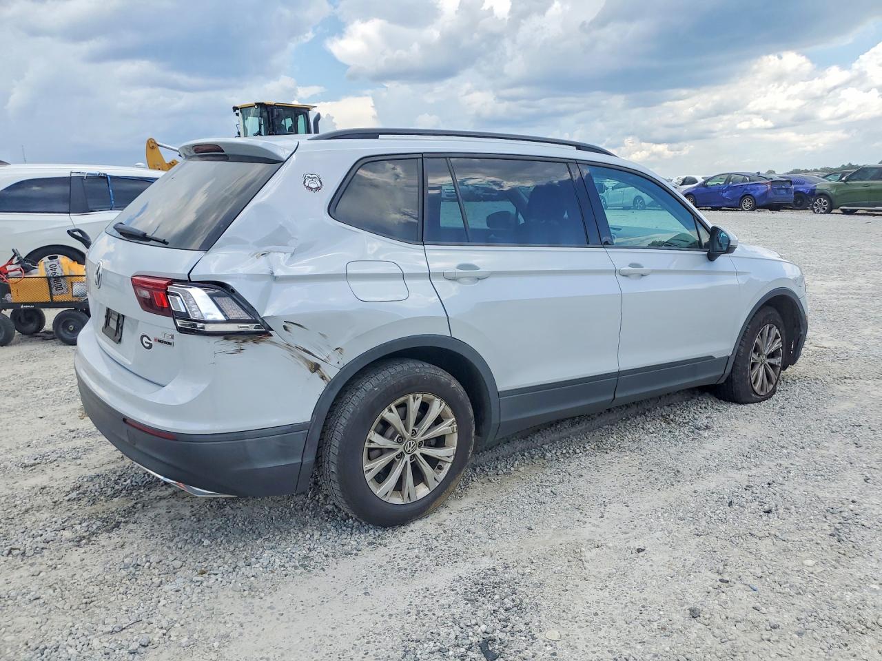 2018 Volkswagen Tiguan White vin: 3VV0B7AX5JM116017