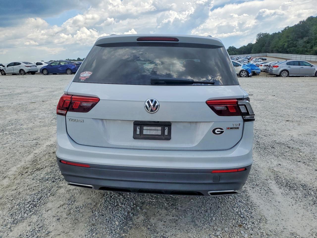 2018 Volkswagen Tiguan White vin: 3VV0B7AX5JM116017