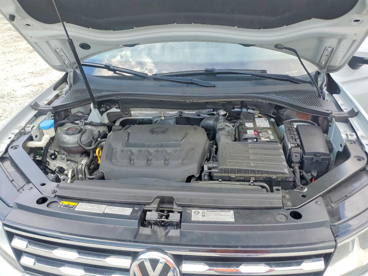 2018 Volkswagen Tiguan White vin: 3VV0B7AX5JM116017