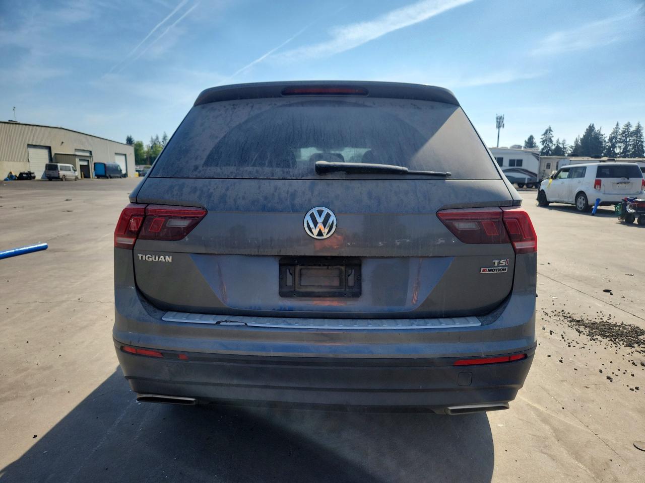 2018 Volkswagen Tiguan S Gray vin: 3VV0B7AX6JM052439