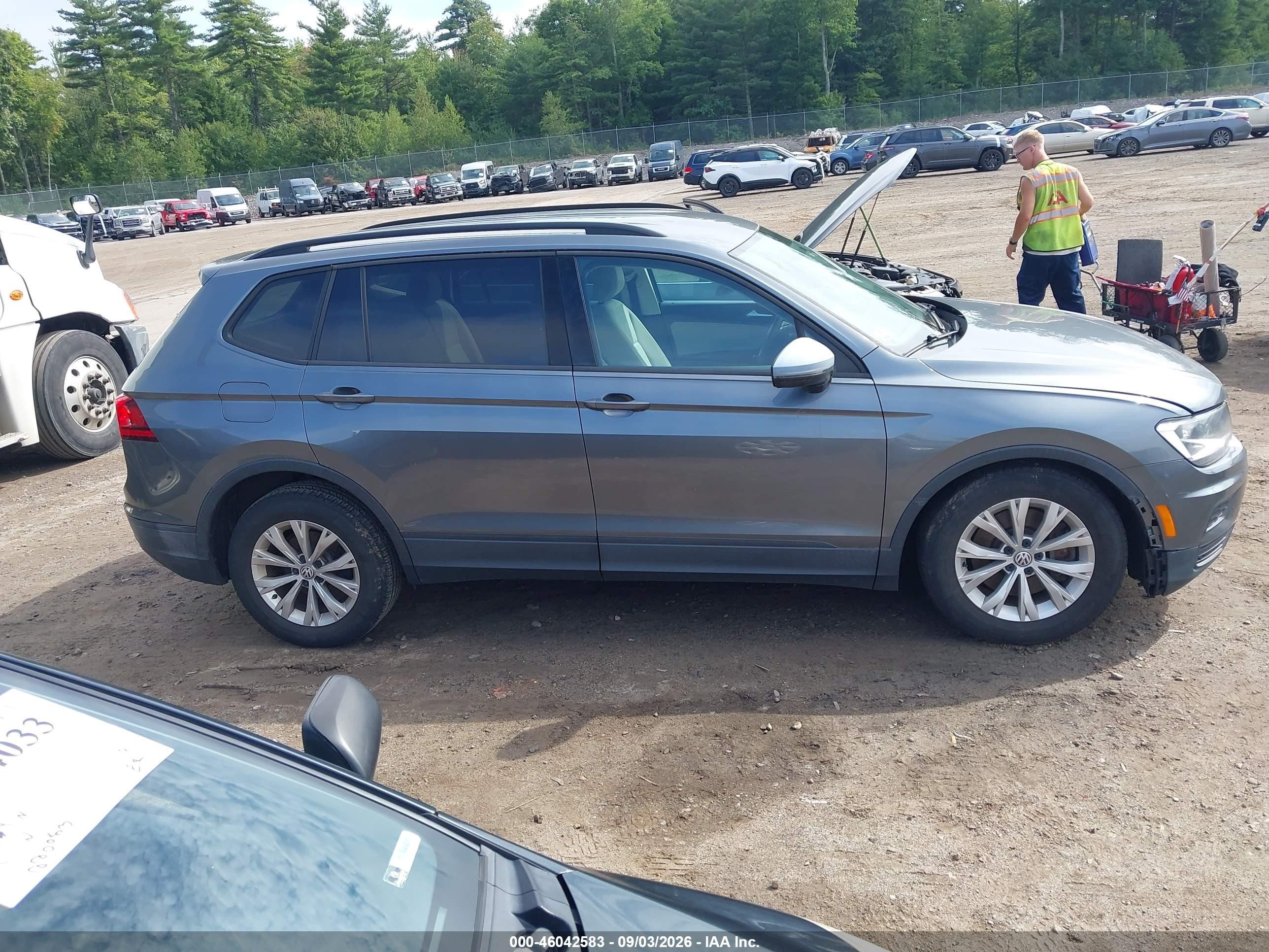 2018 Volkswagen Tiguan 2.0t S Gray vin: 3VV0B7AX6JM124658