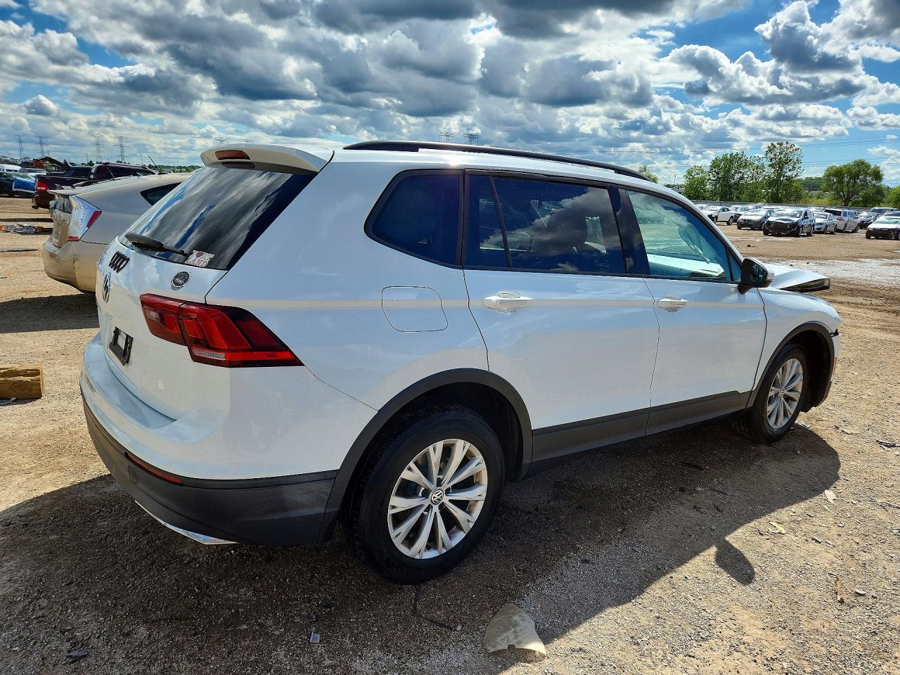 2019 Volkswagen Tiguan S White vin: 3VV0B7AX6KM050725