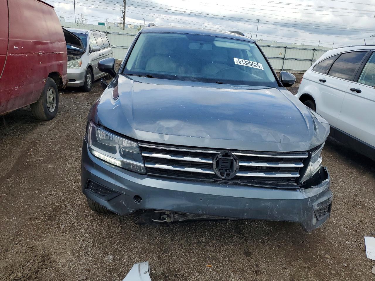 2018 Volkswagen Tiguan S Gray vin: 3VV1B7AX0JM124353