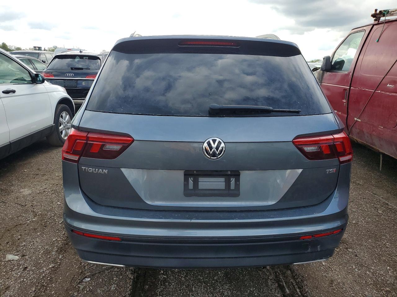 2018 Volkswagen Tiguan S Gray vin: 3VV1B7AX0JM124353
