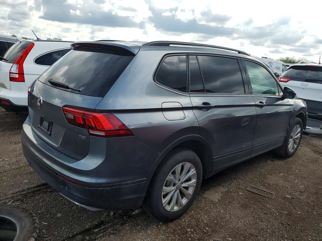 2018 Volkswagen Tiguan S Gray vin: 3VV1B7AX0JM124353
