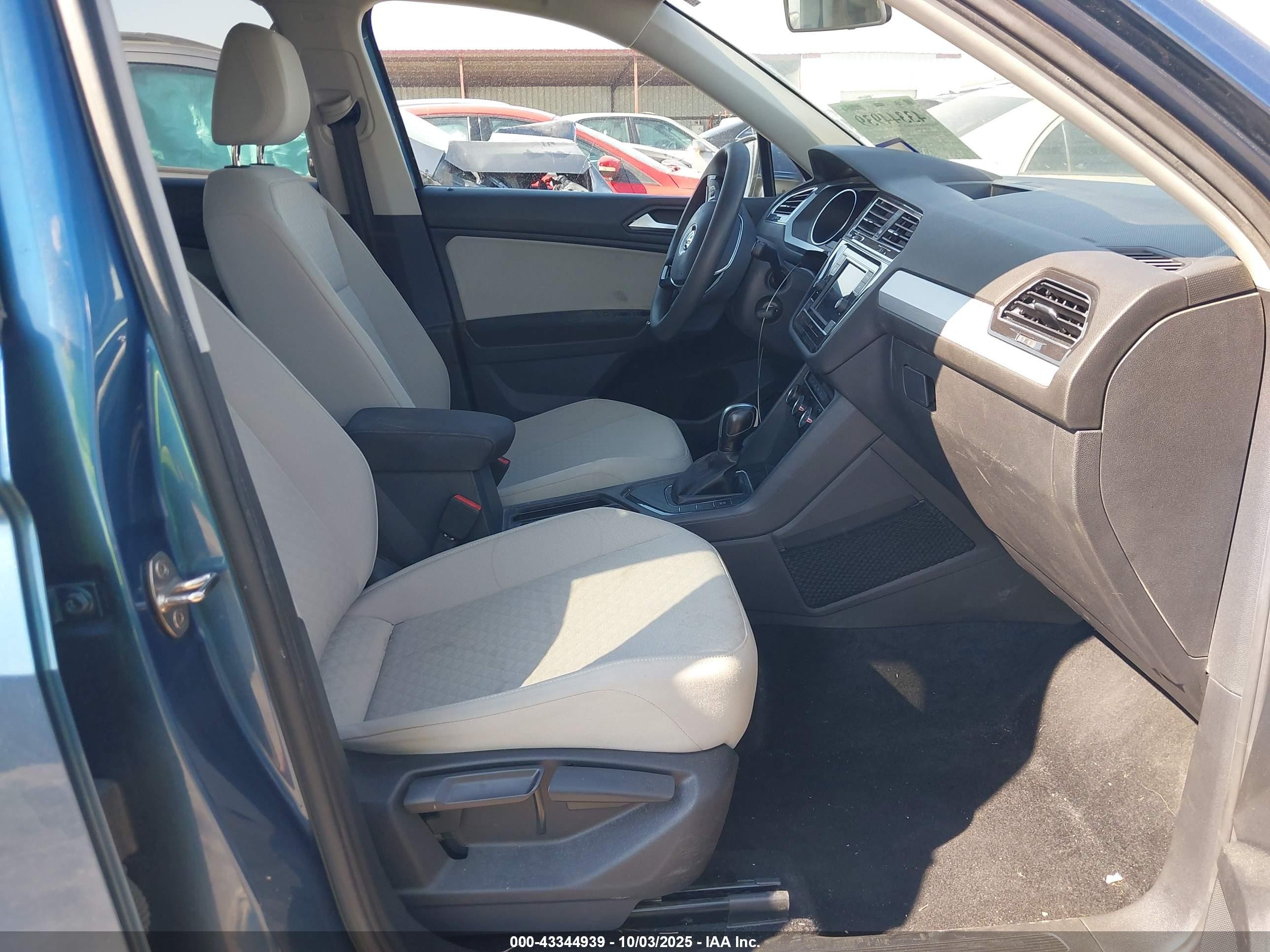 2020 Volkswagen Tiguan 2.0t S Blue vin: 3VV1B7AX1LM114966