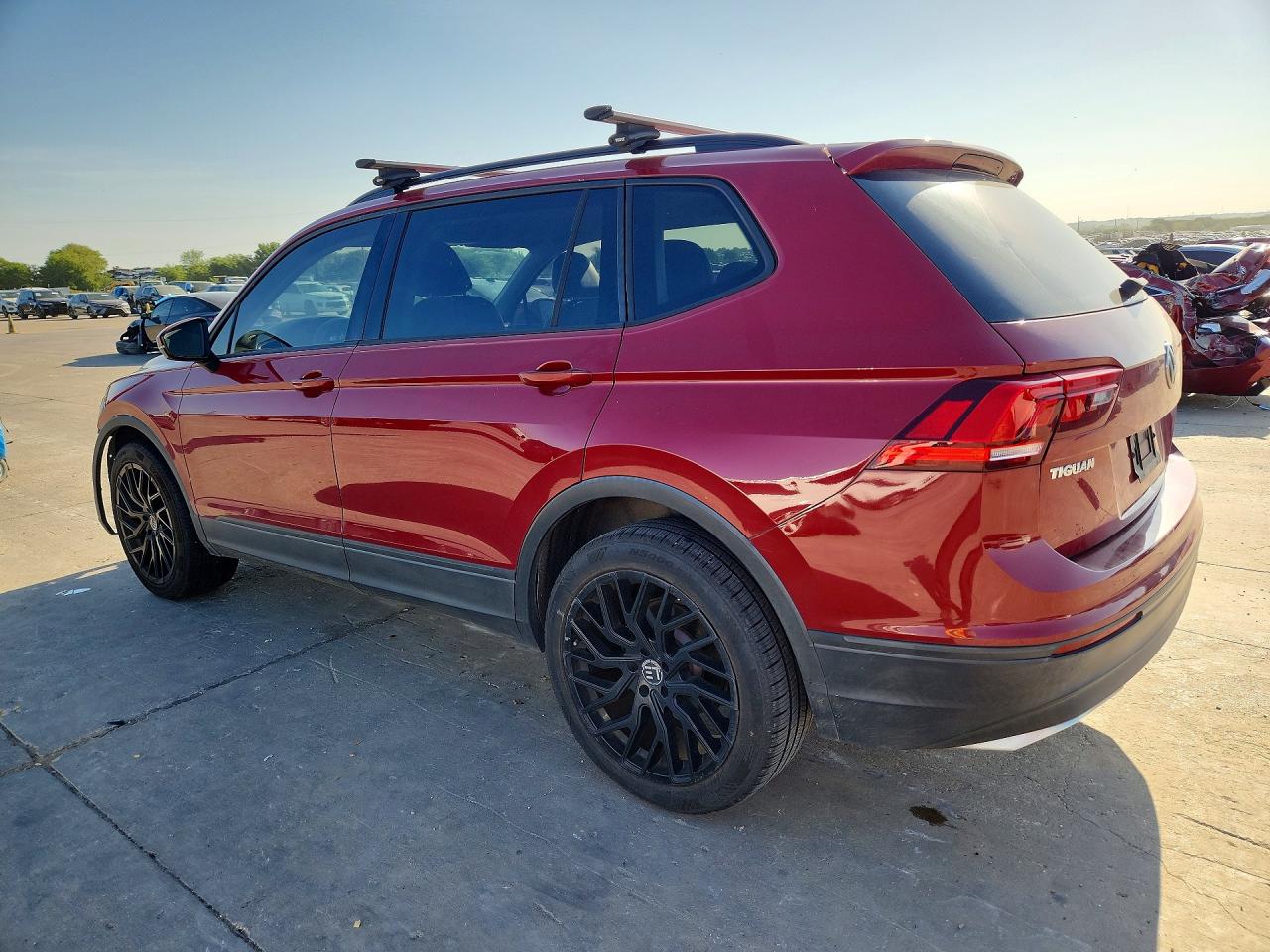 2018 Volkswagen Tiguan S Red vin: 3VV1B7AX3JM191903