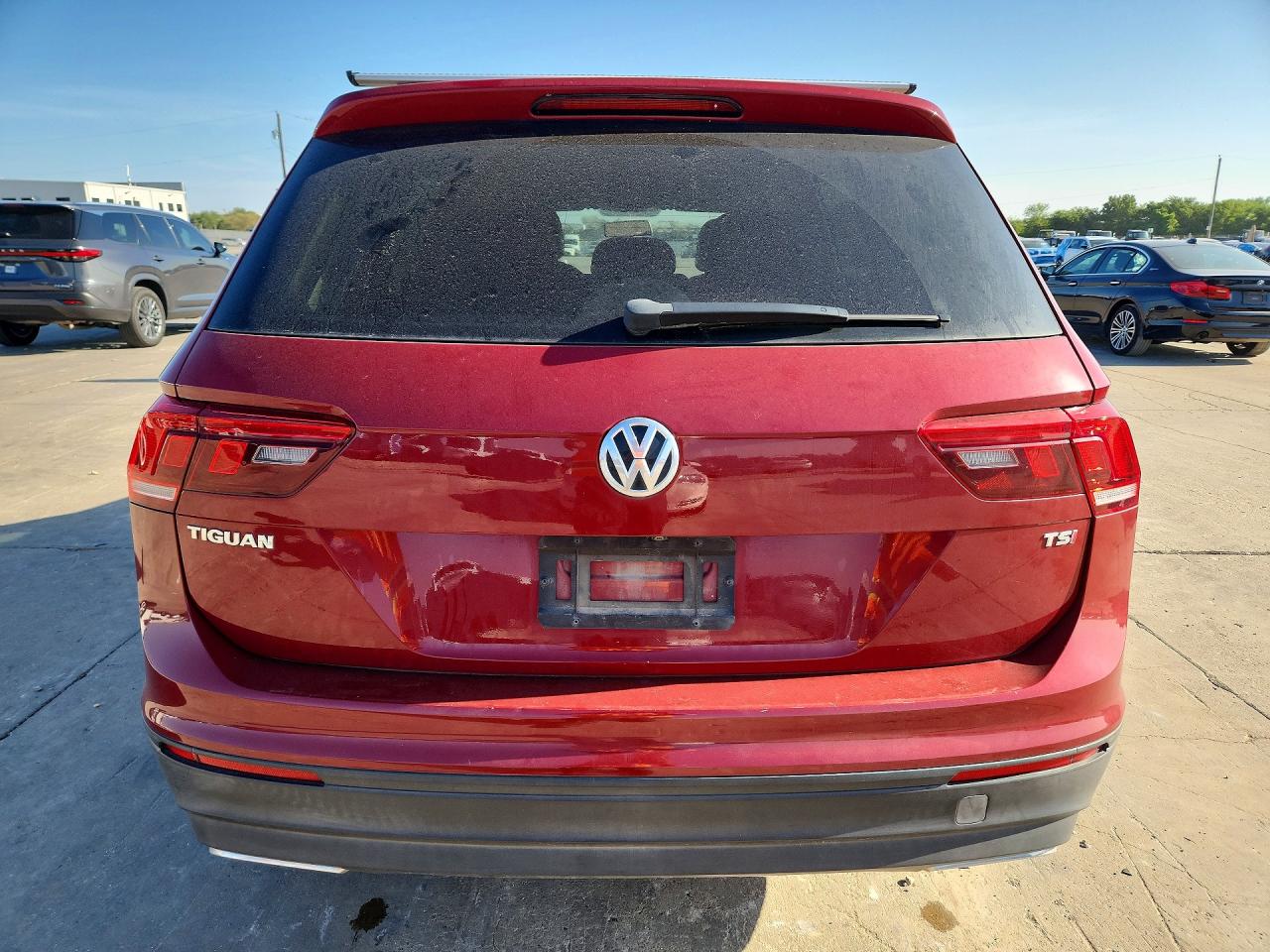 2018 Volkswagen Tiguan S Red vin: 3VV1B7AX3JM191903