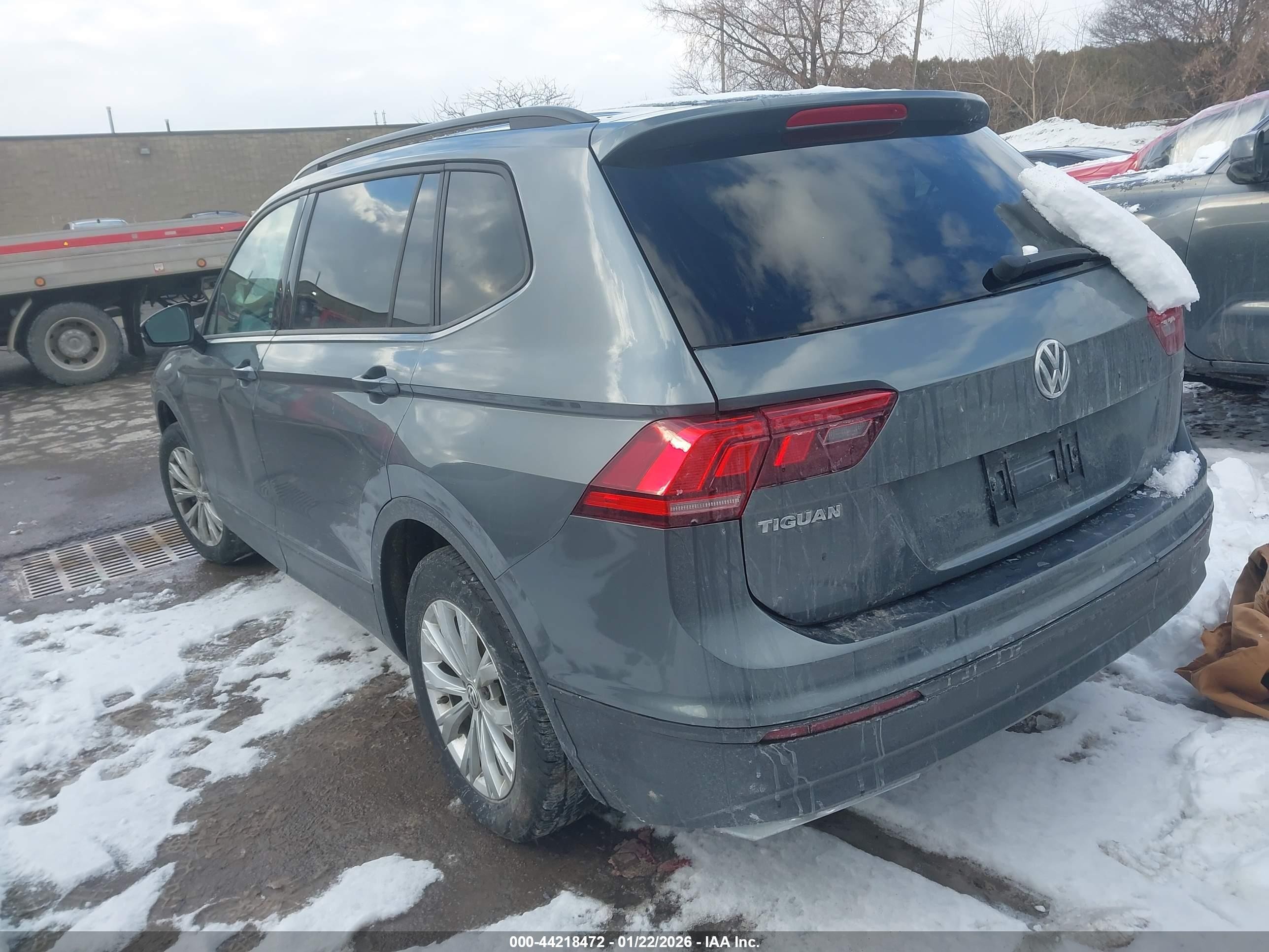 2018 Volkswagen Tiguan 2.0t S Серый vin: 3VV1B7AX8JM009449