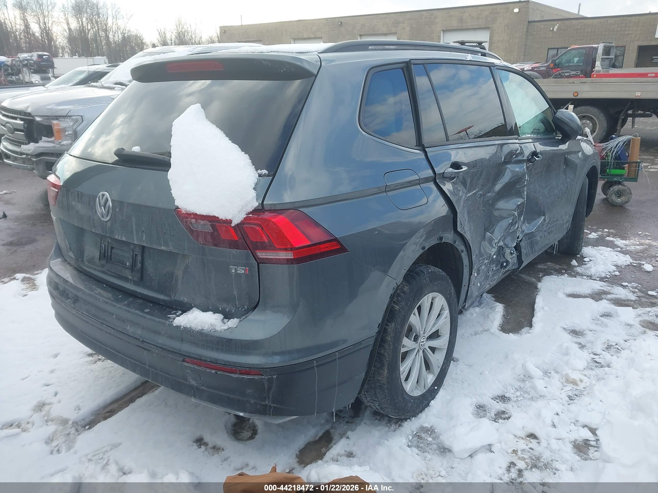 2018 Volkswagen Tiguan 2.0t S Серый vin: 3VV1B7AX8JM009449