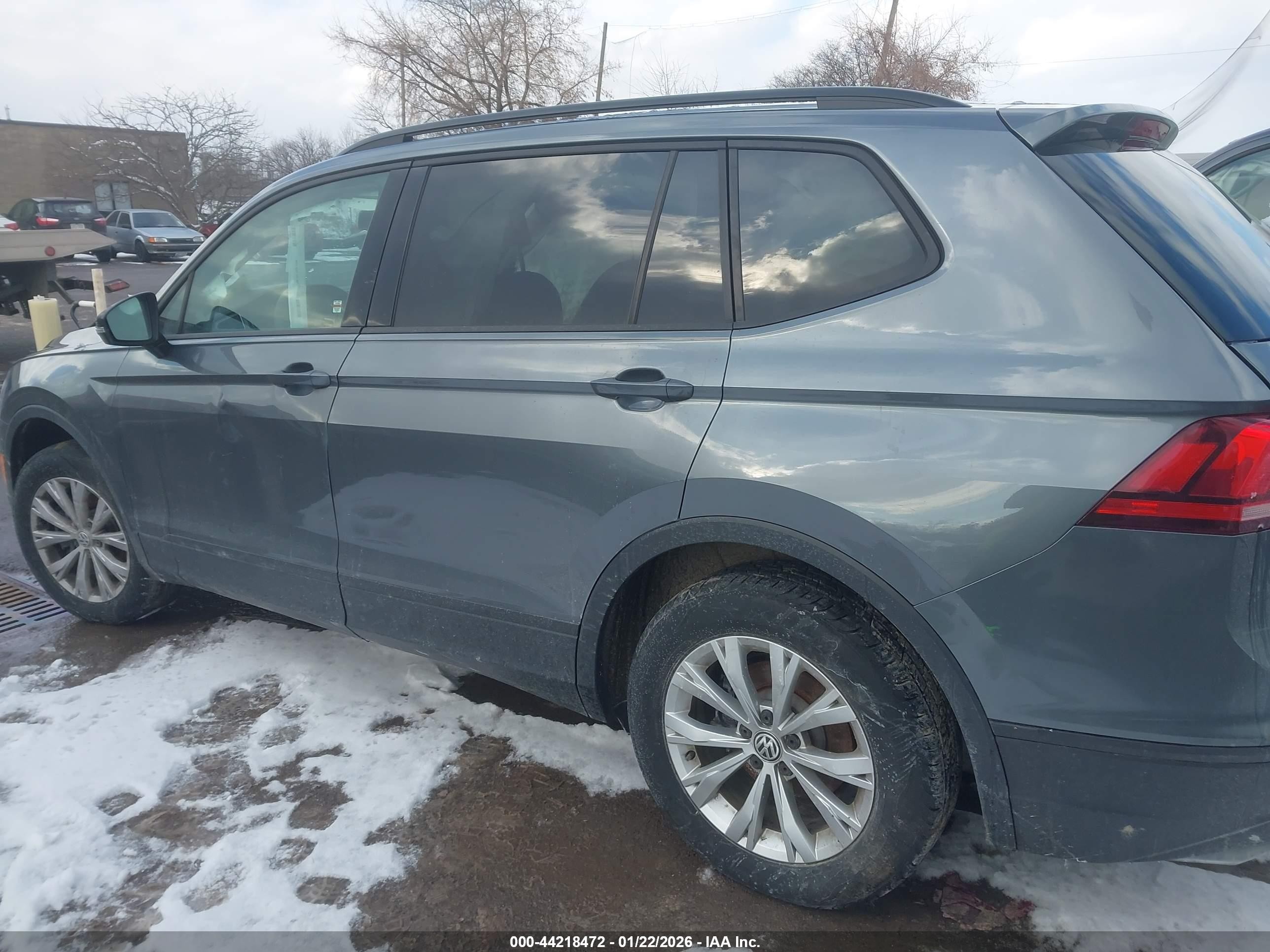 2018 Volkswagen Tiguan 2.0t S Серый vin: 3VV1B7AX8JM009449